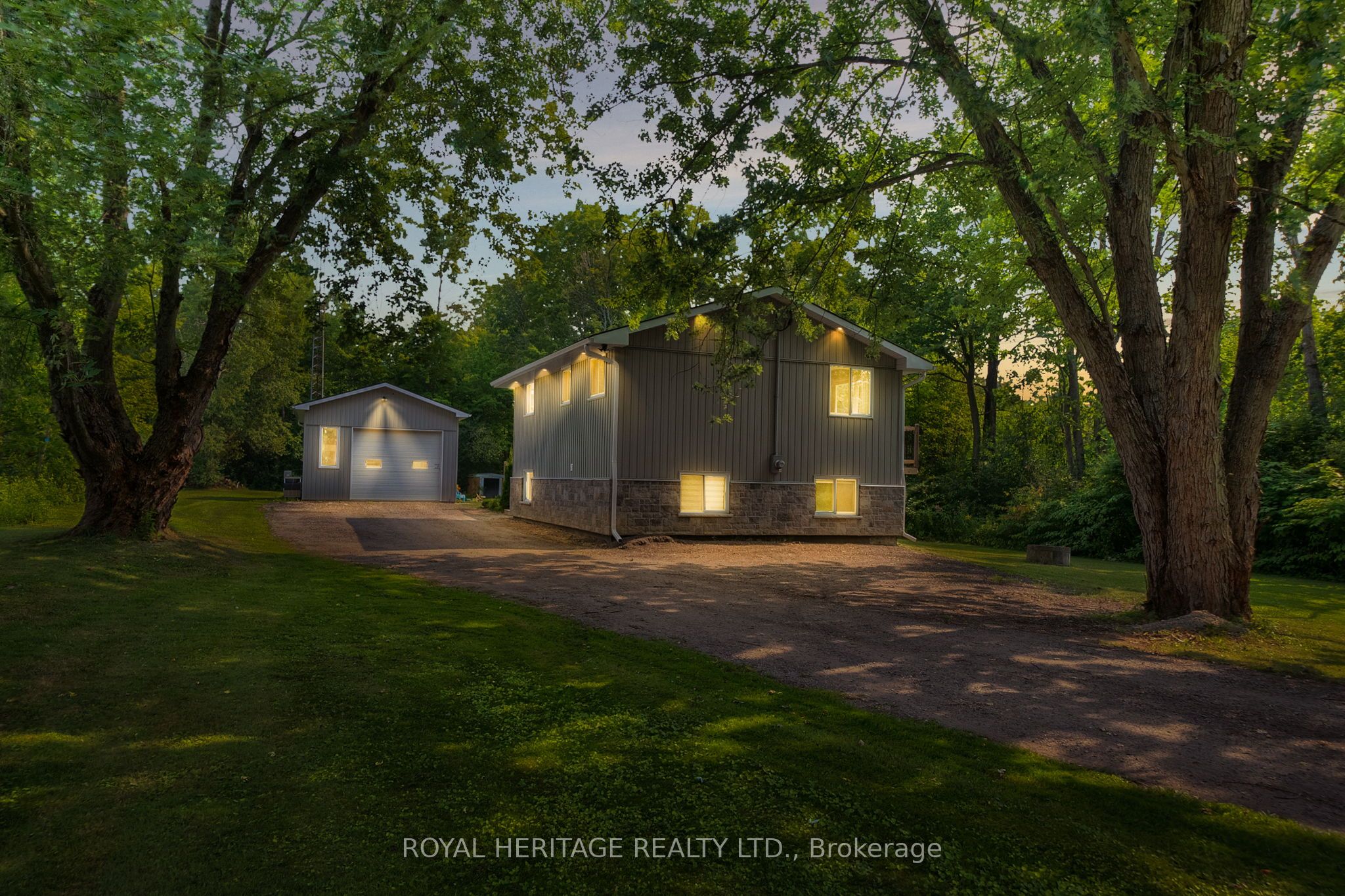 5565 5th Line Property Photo 1