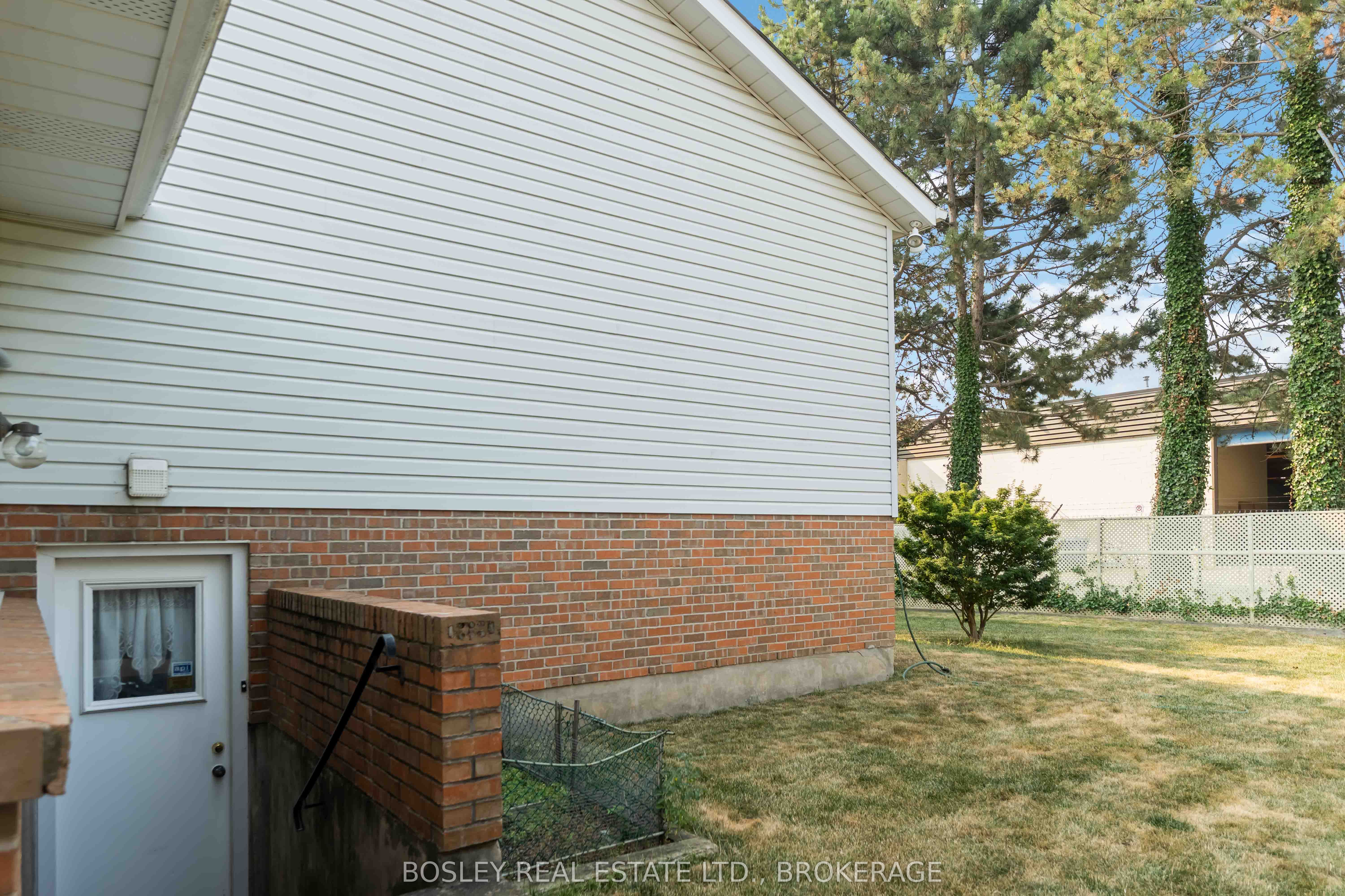 51 The Meadows Street Property Photo 32