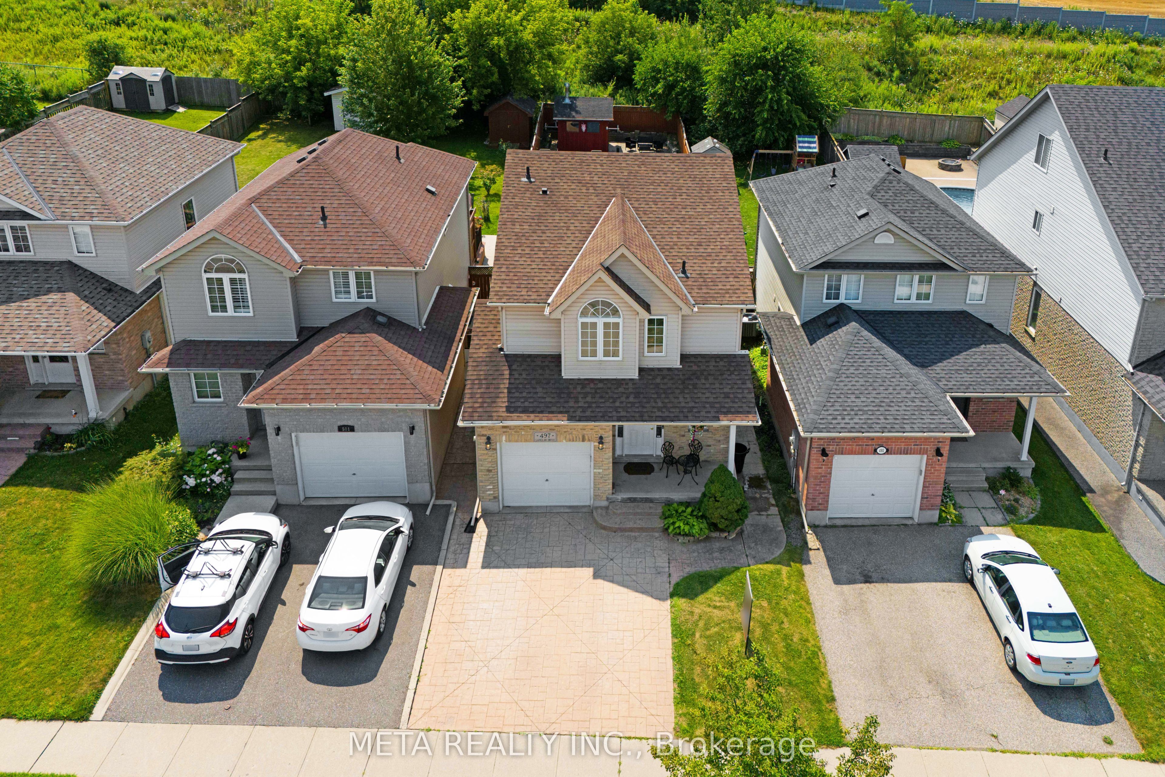 497 Langlaw Drive E Property Photo 3