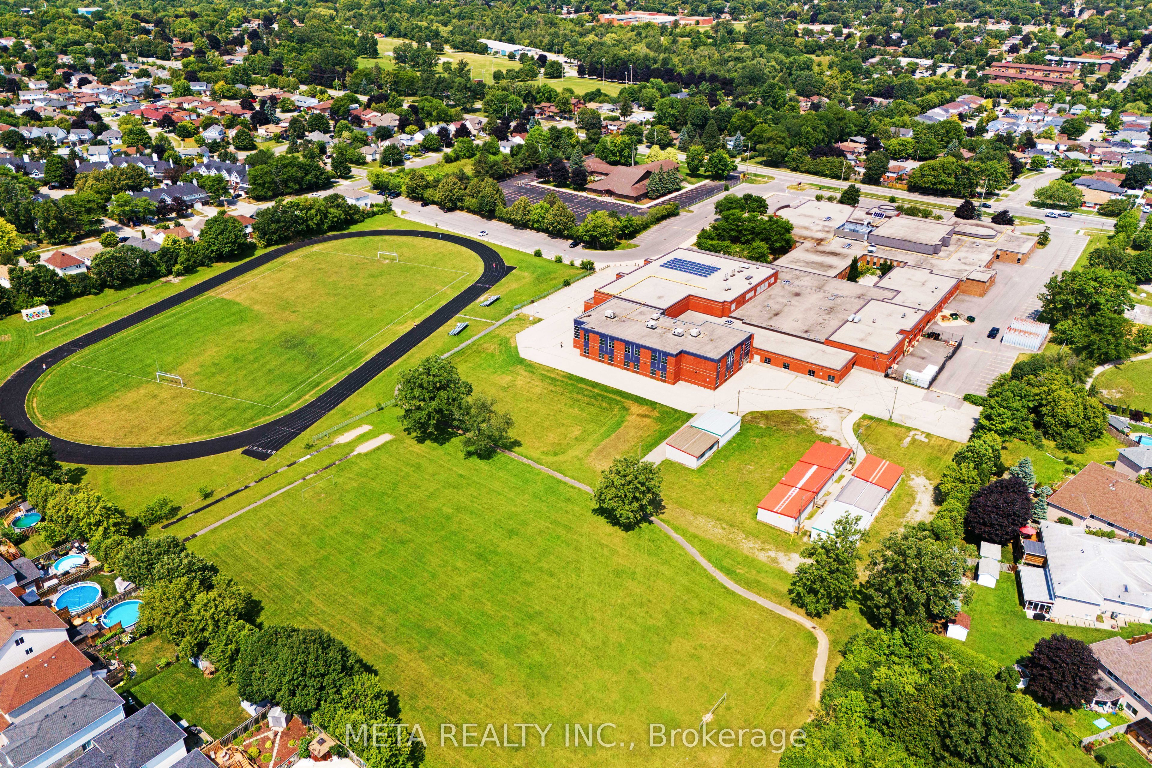 497 Langlaw Drive E Property Photo 4