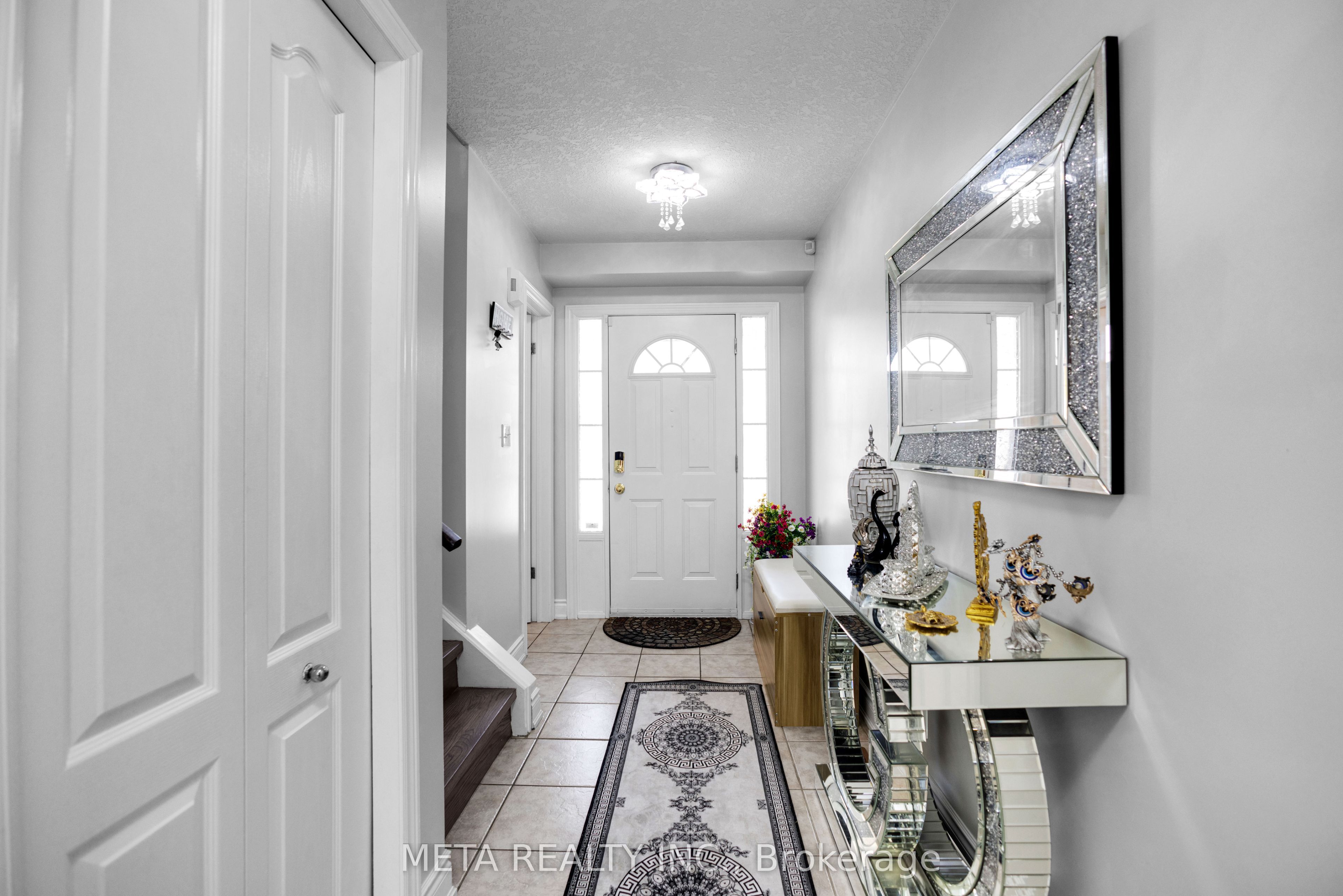 497 Langlaw Drive E Property Photo 8