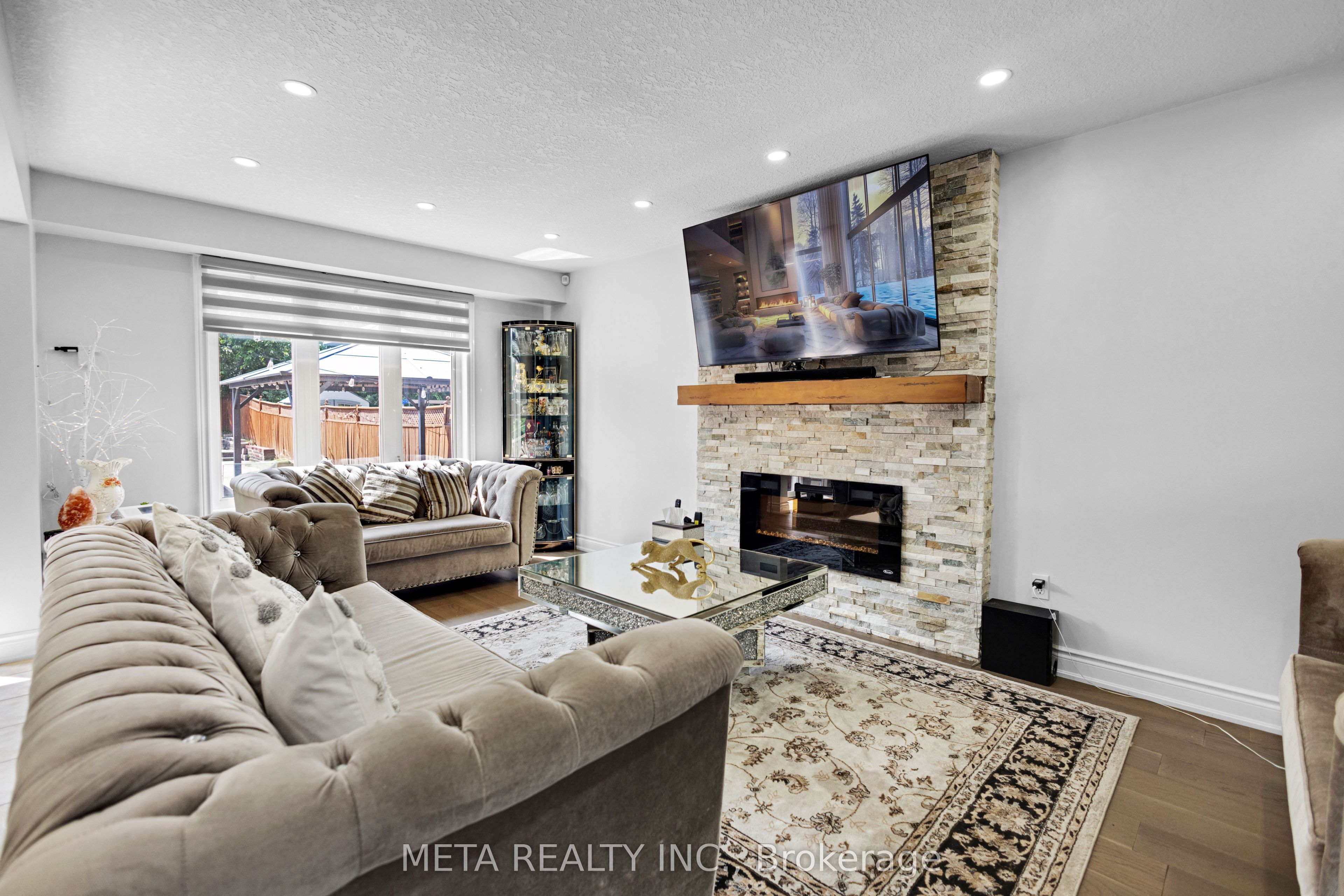 497 Langlaw Drive E Property Photo 11