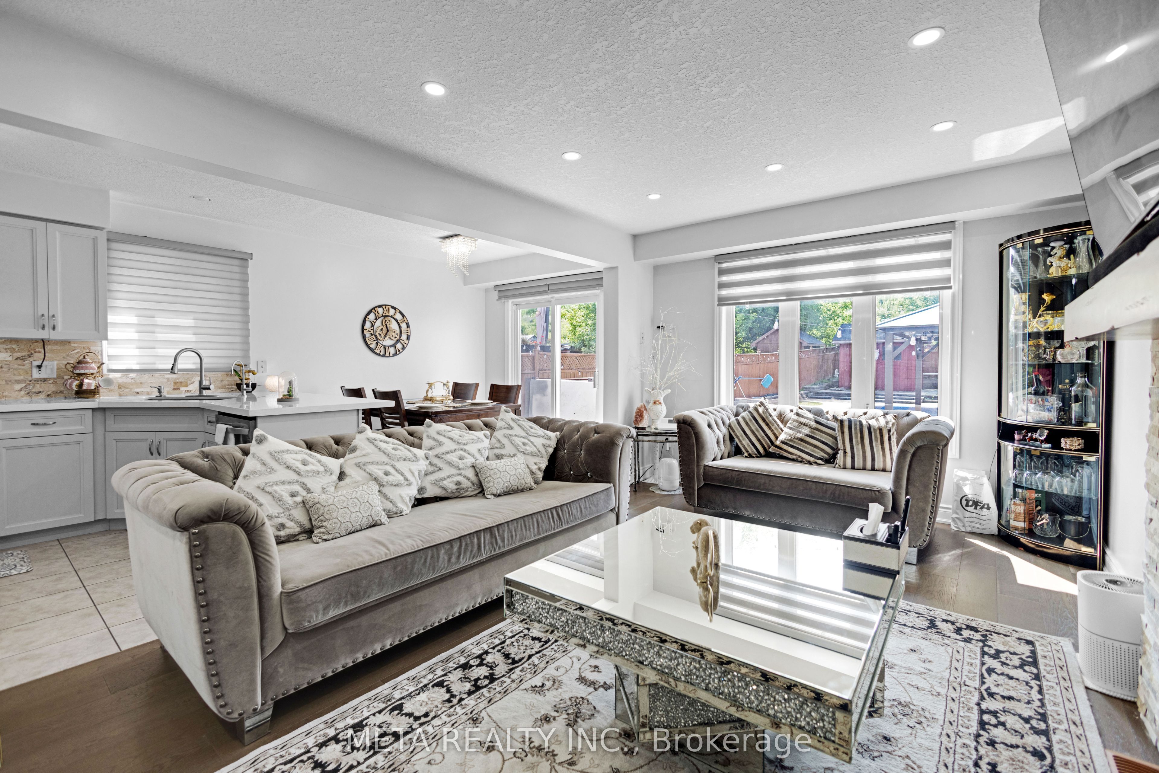 497 Langlaw Drive E Property Photo 12