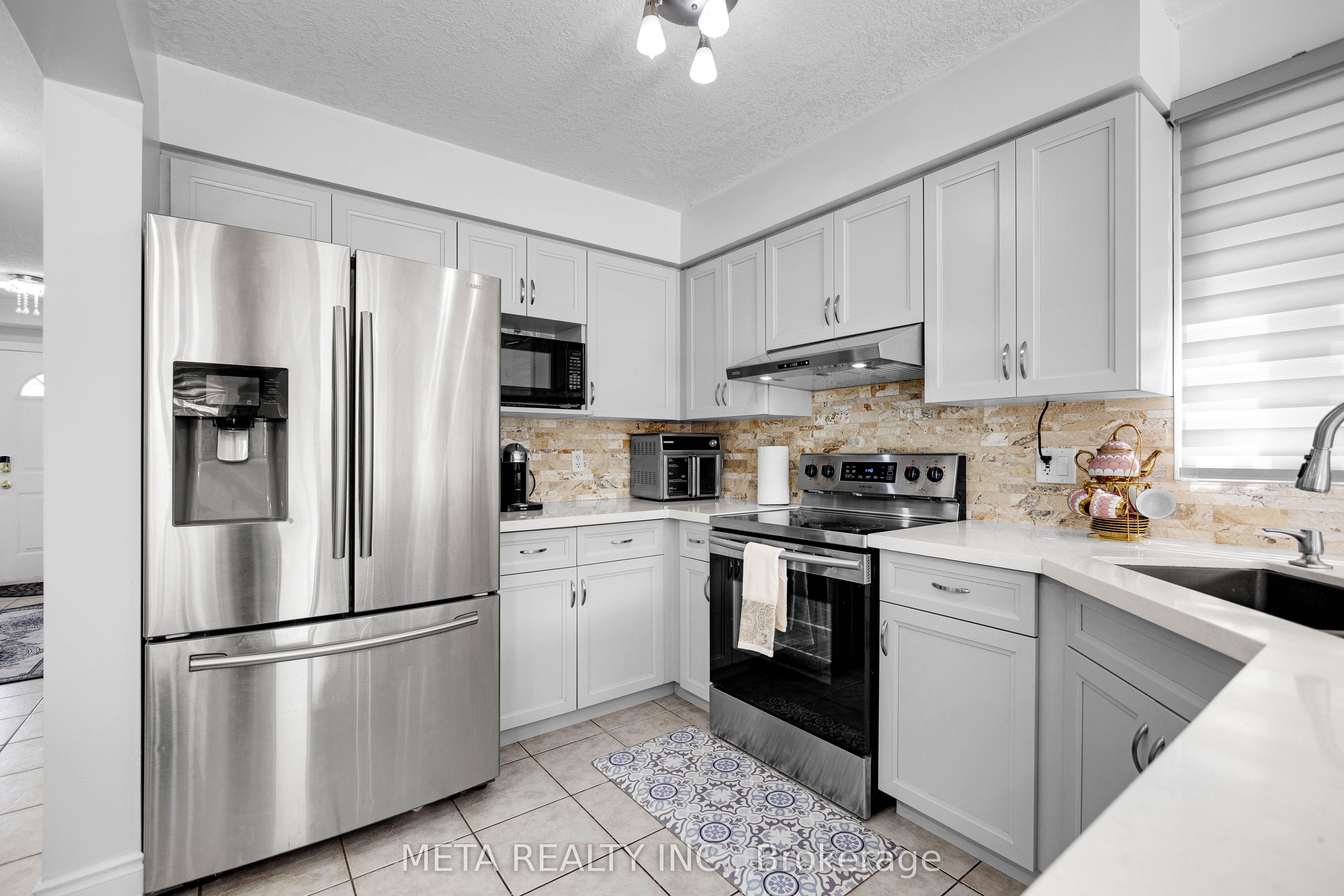 497 Langlaw Drive E Property Photo 14