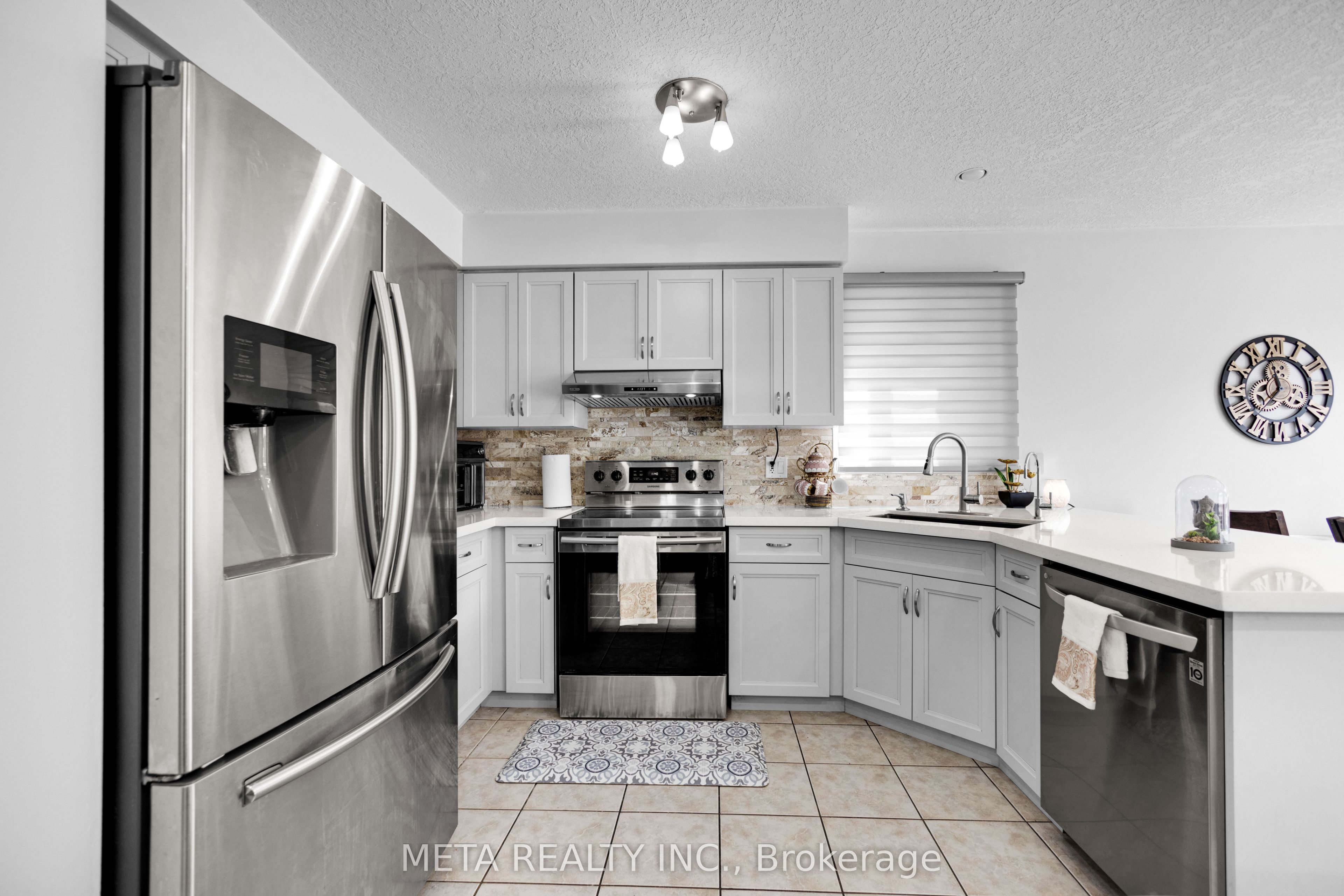 497 Langlaw Drive E Property Photo 15