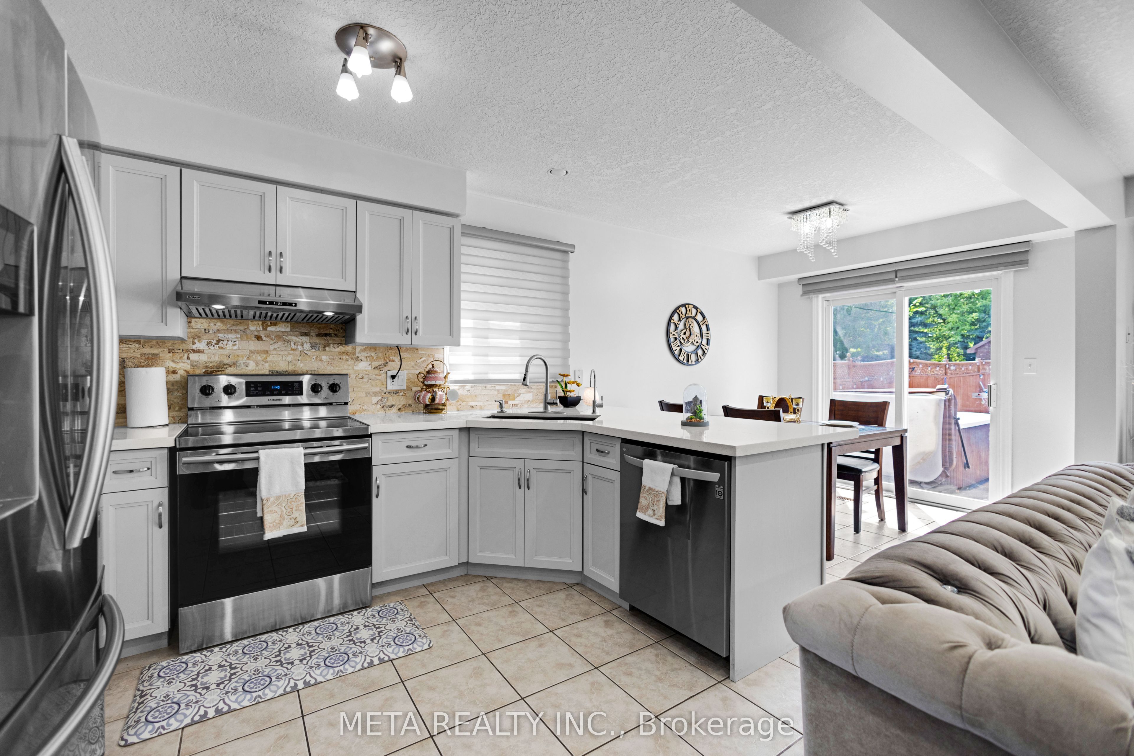 497 Langlaw Drive E Property Photo 16