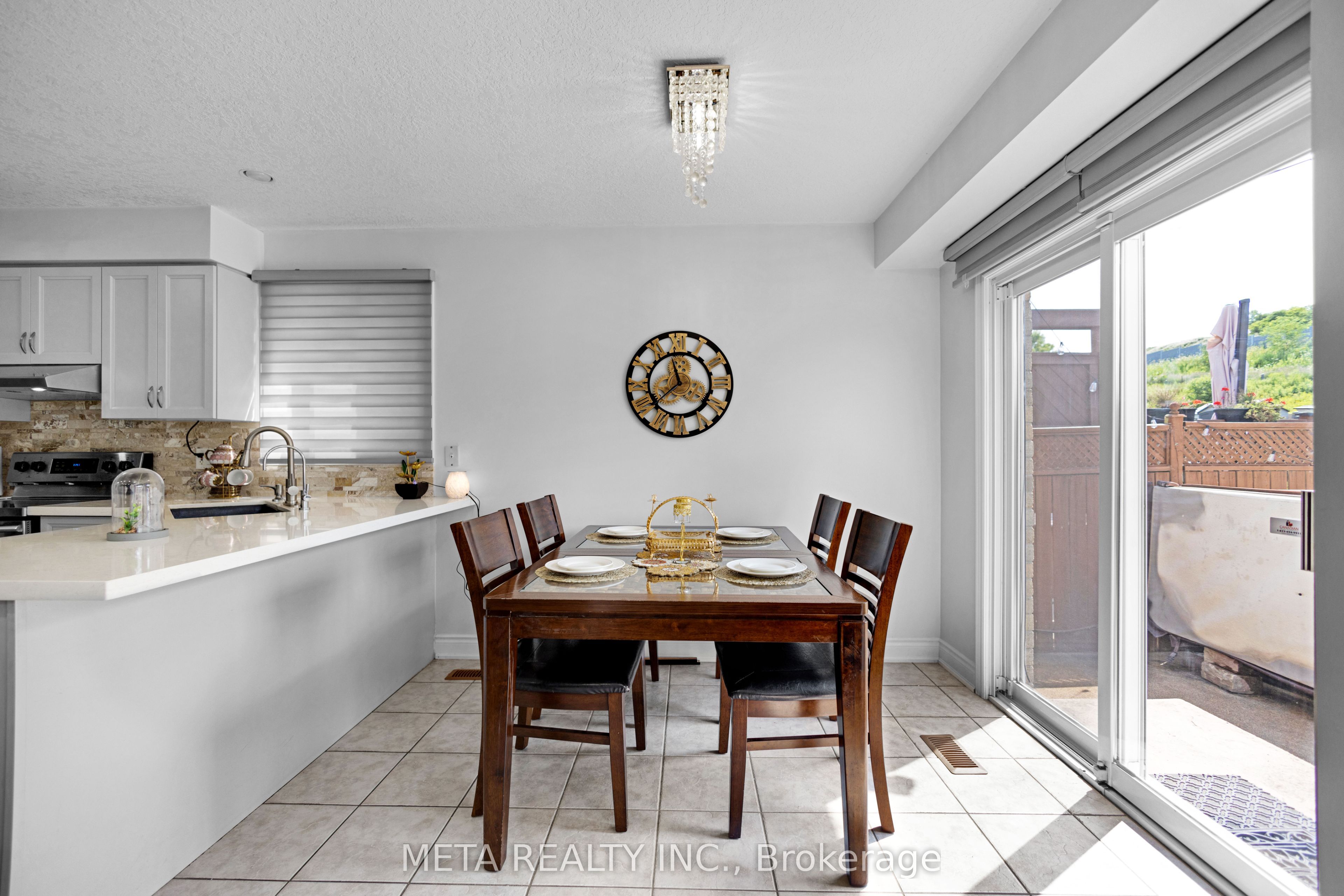 497 Langlaw Drive E Property Photo 17