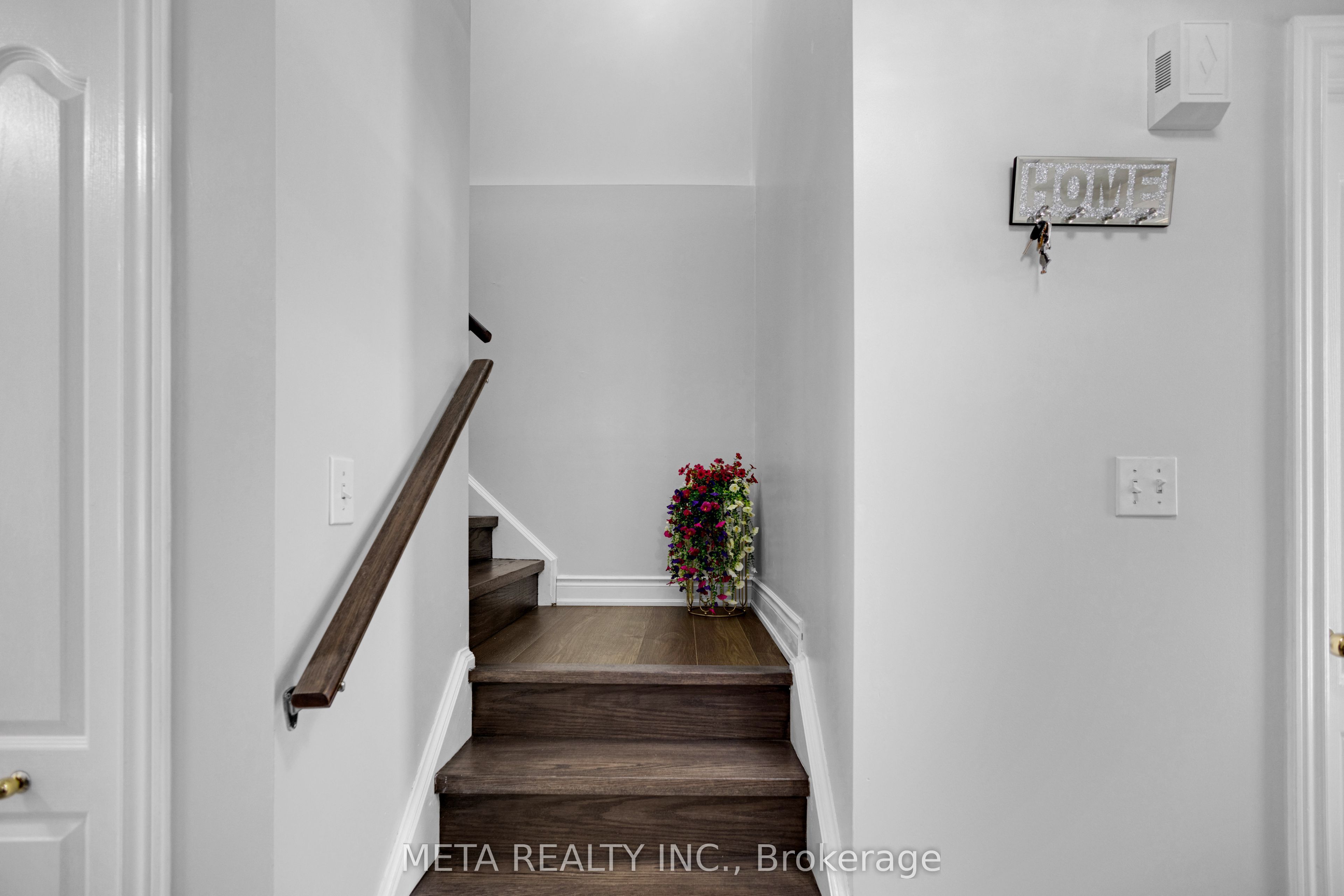 497 Langlaw Drive E Property Photo 19