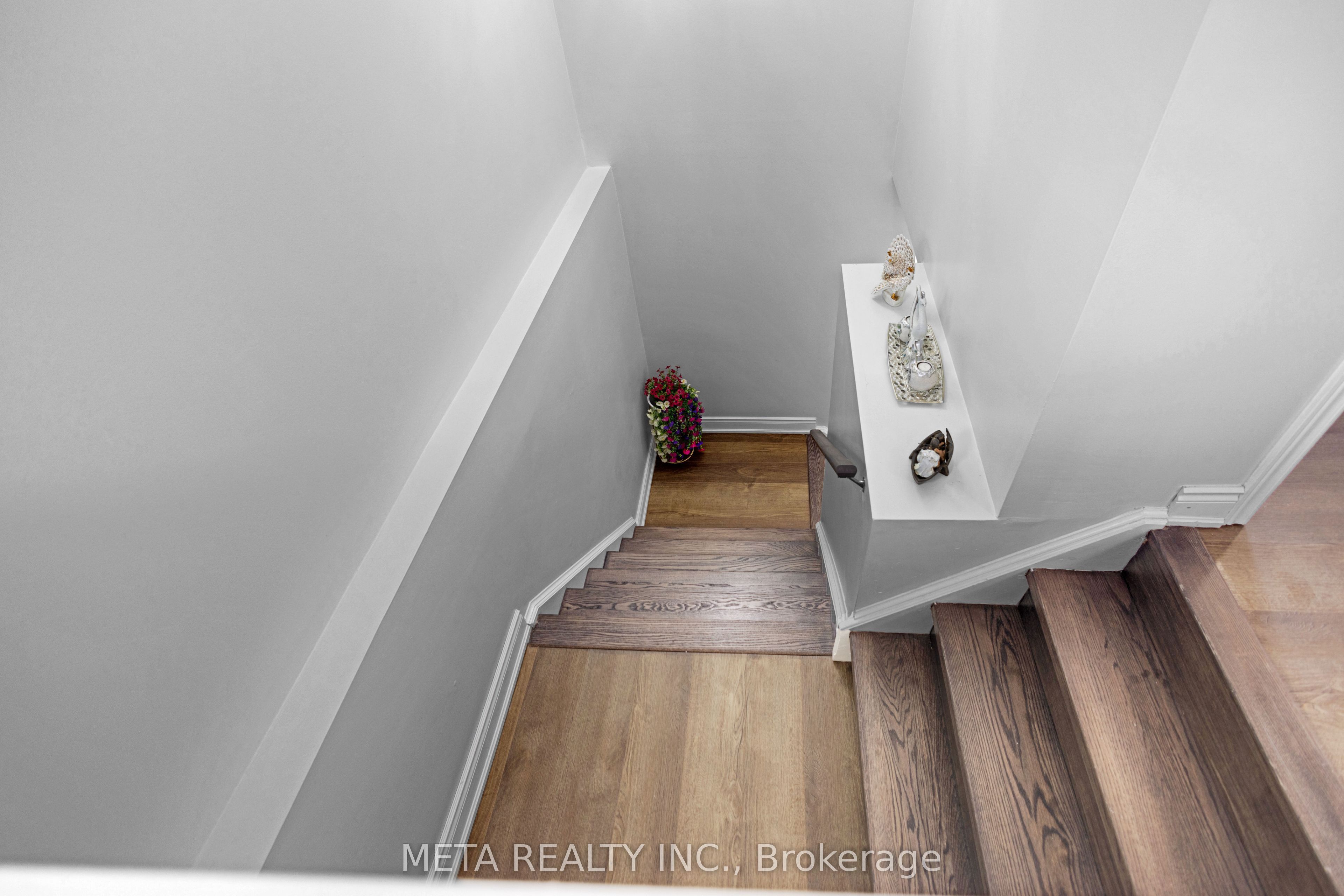 497 Langlaw Drive E Property Photo 20