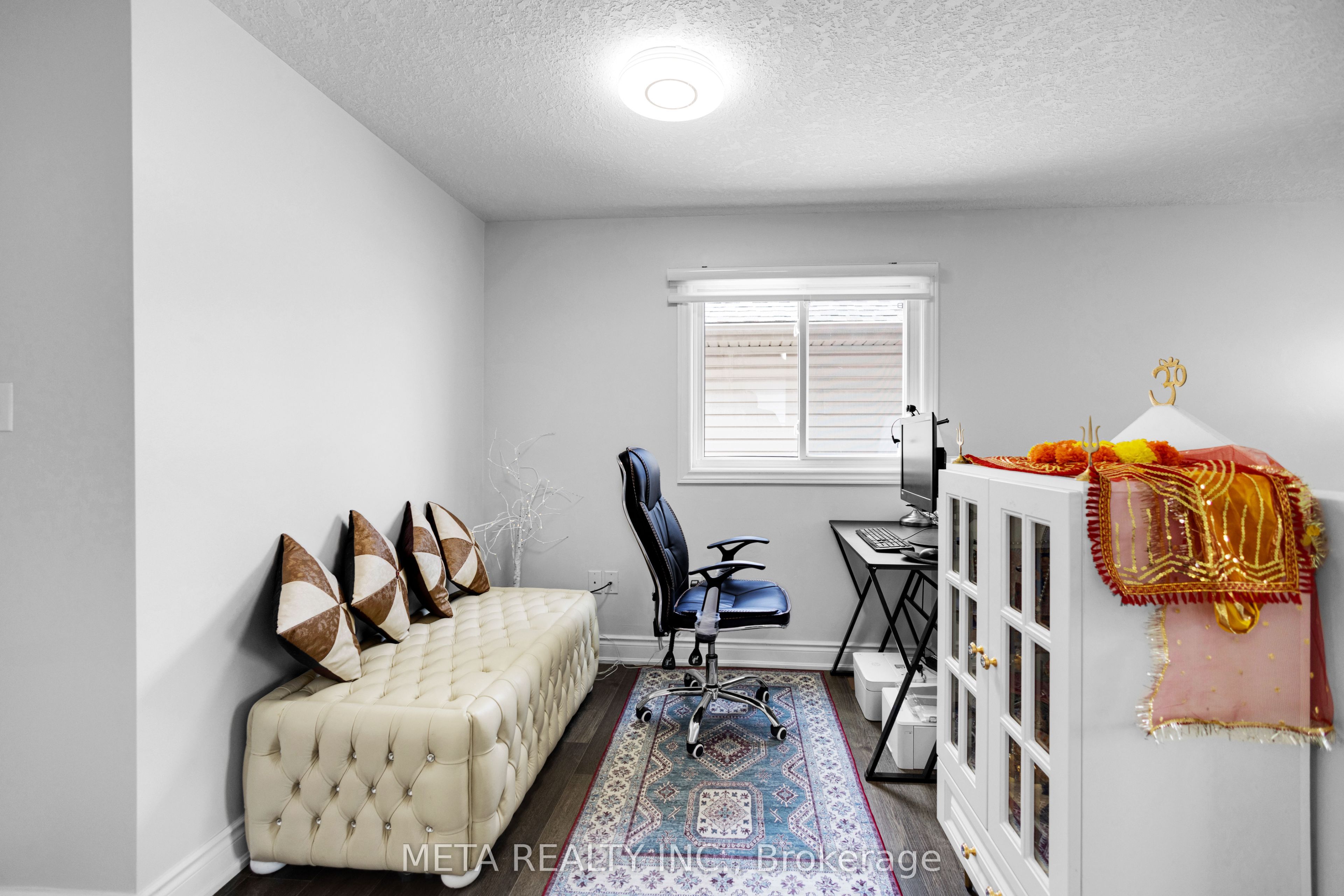 497 Langlaw Drive E Property Photo 24