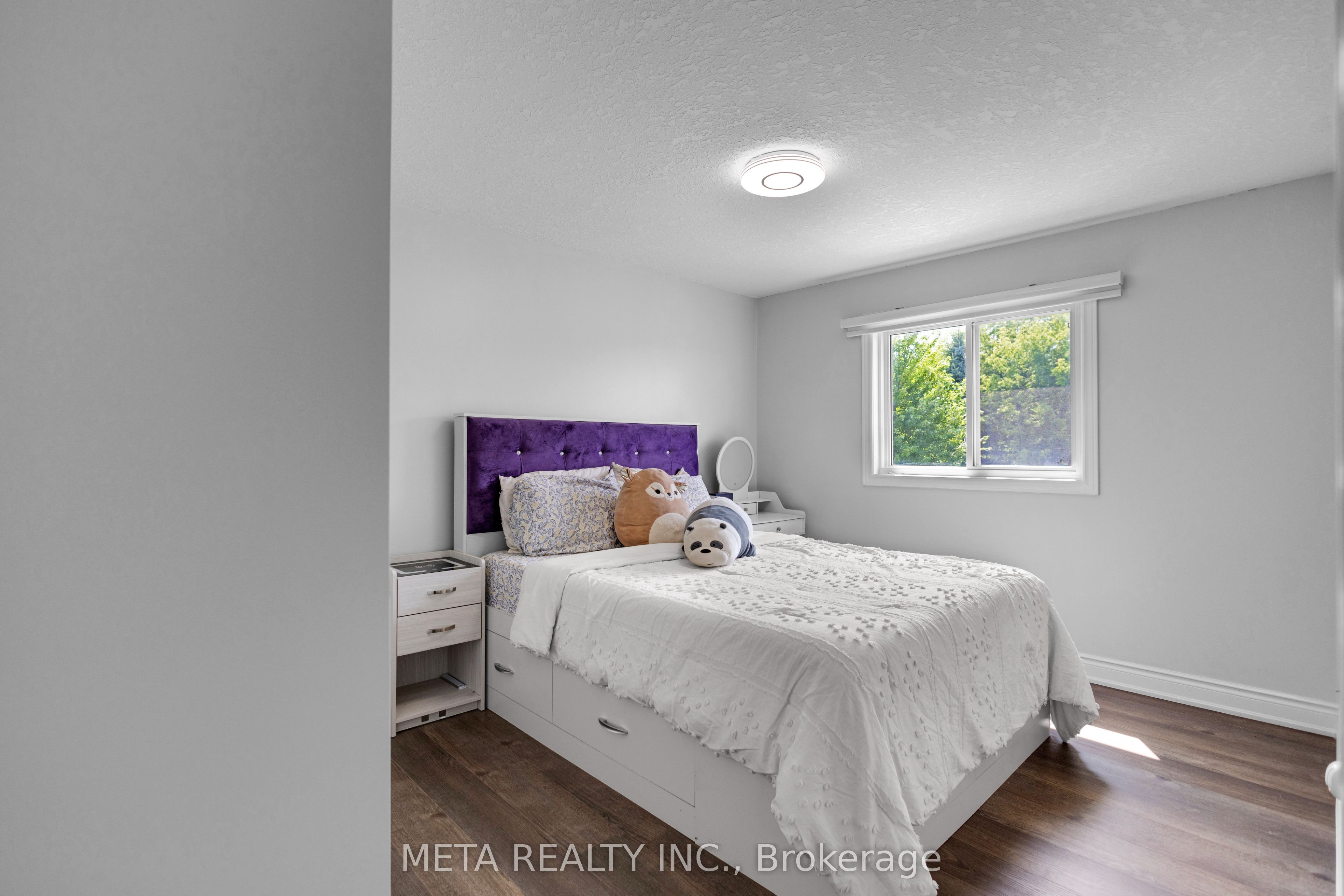 497 Langlaw Drive E Property Photo 27