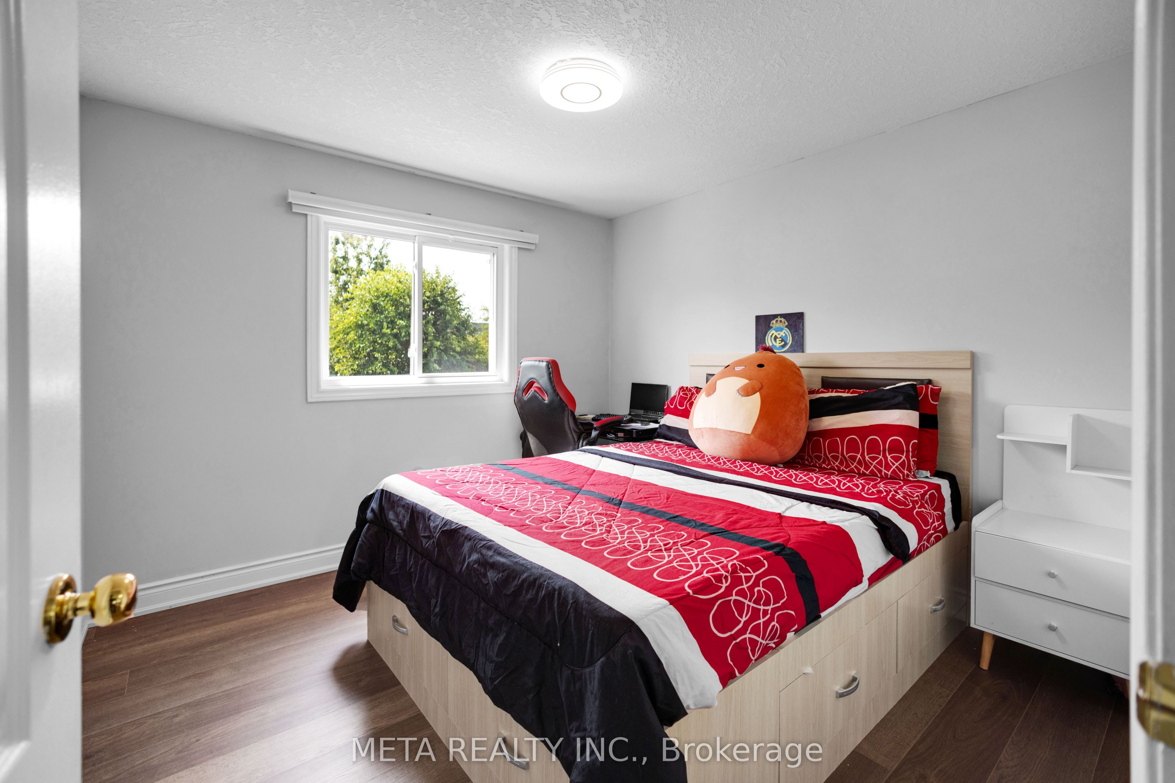 497 Langlaw Drive E Property Photo 28