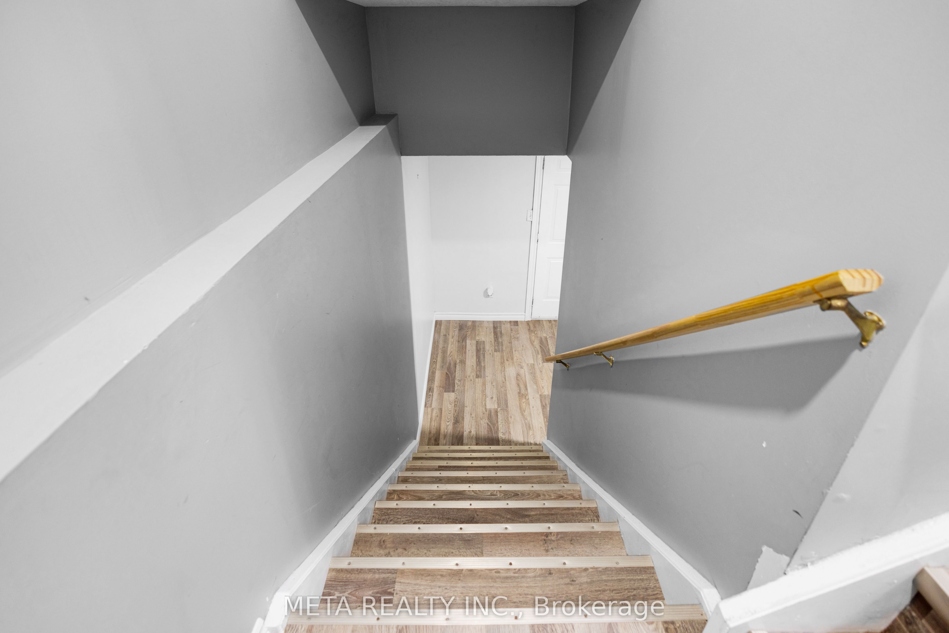 497 Langlaw Drive E Property Photo 29