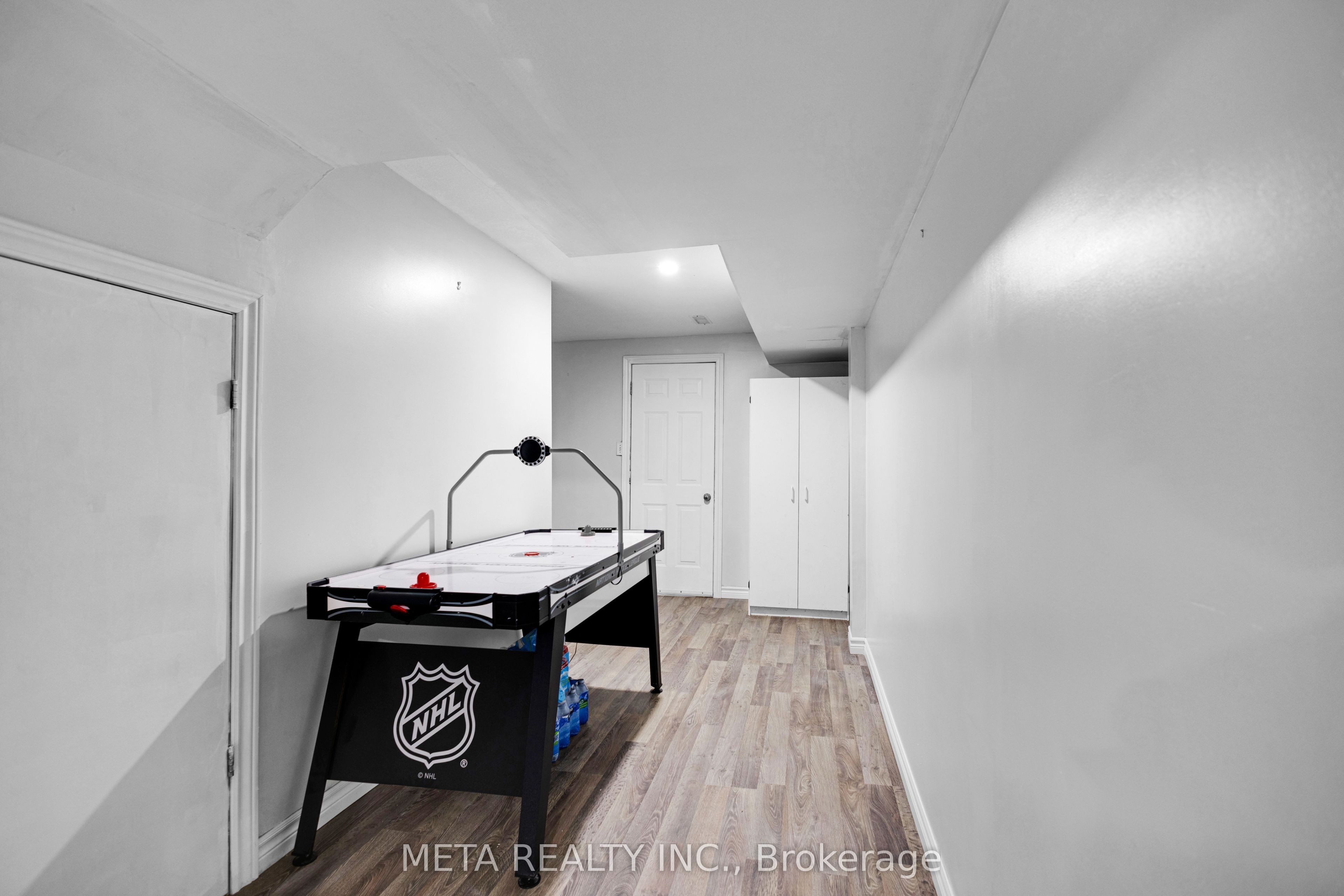 497 Langlaw Drive E Property Photo 30