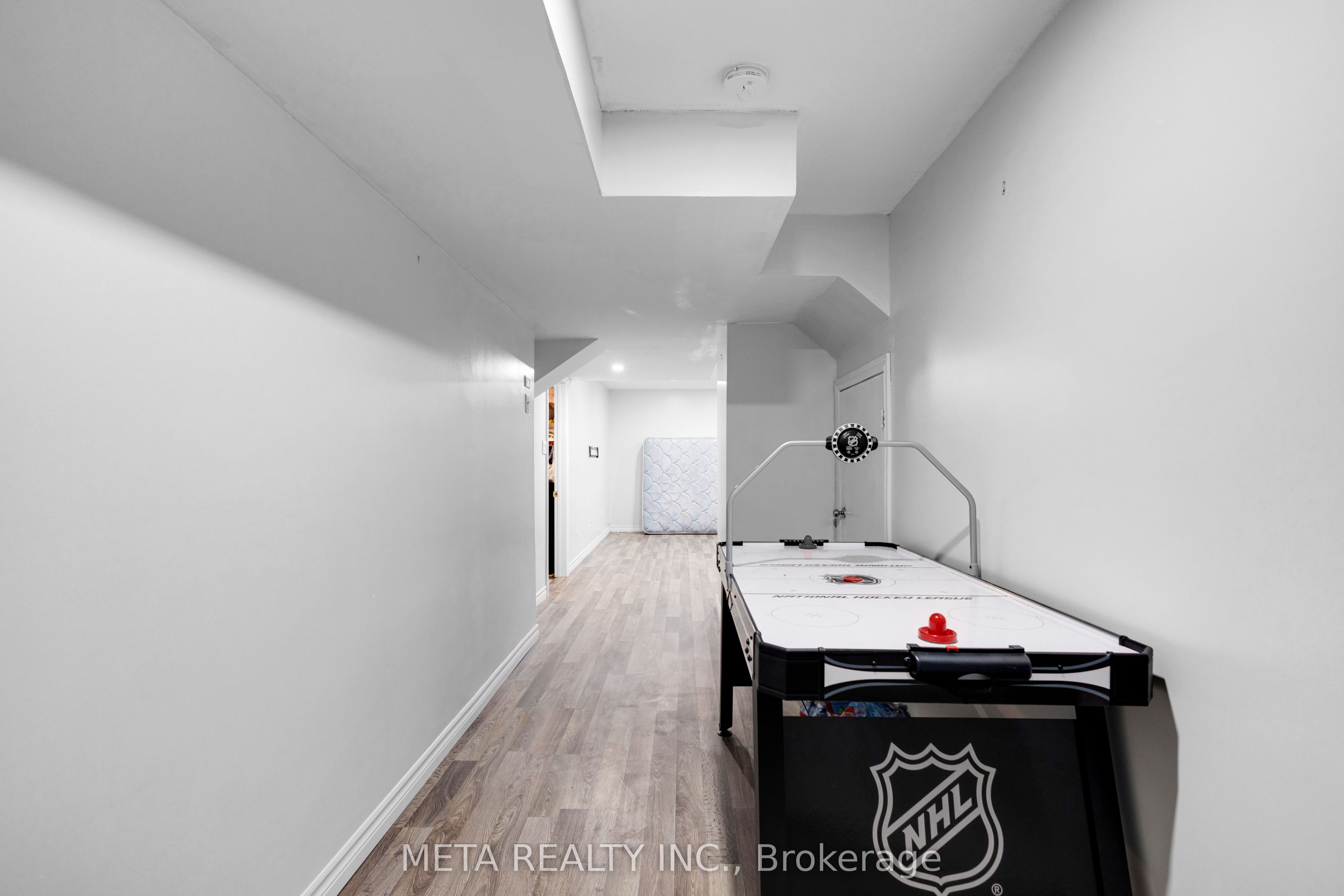 497 Langlaw Drive E Property Photo 32