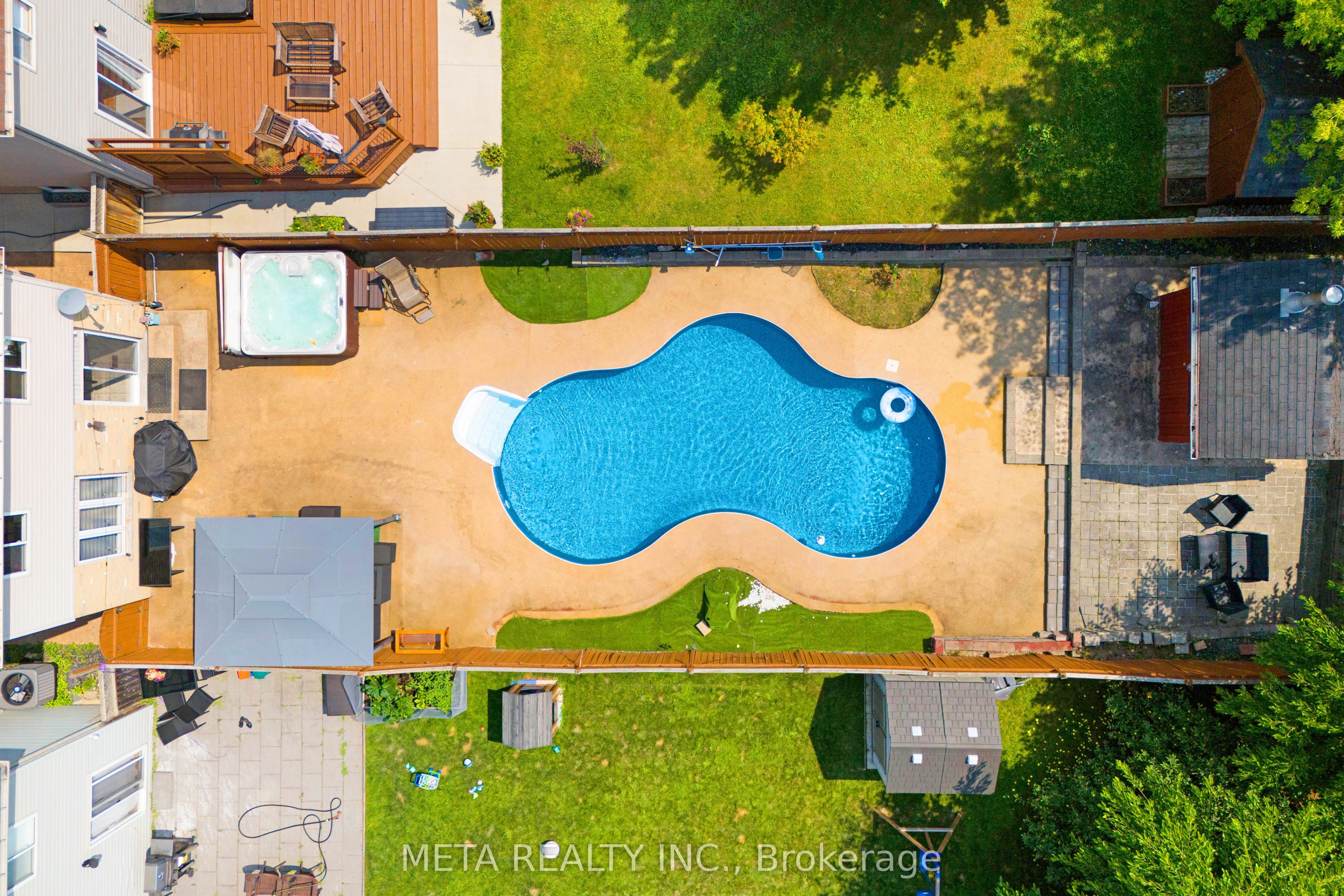 497 Langlaw Drive E Property Photo 38