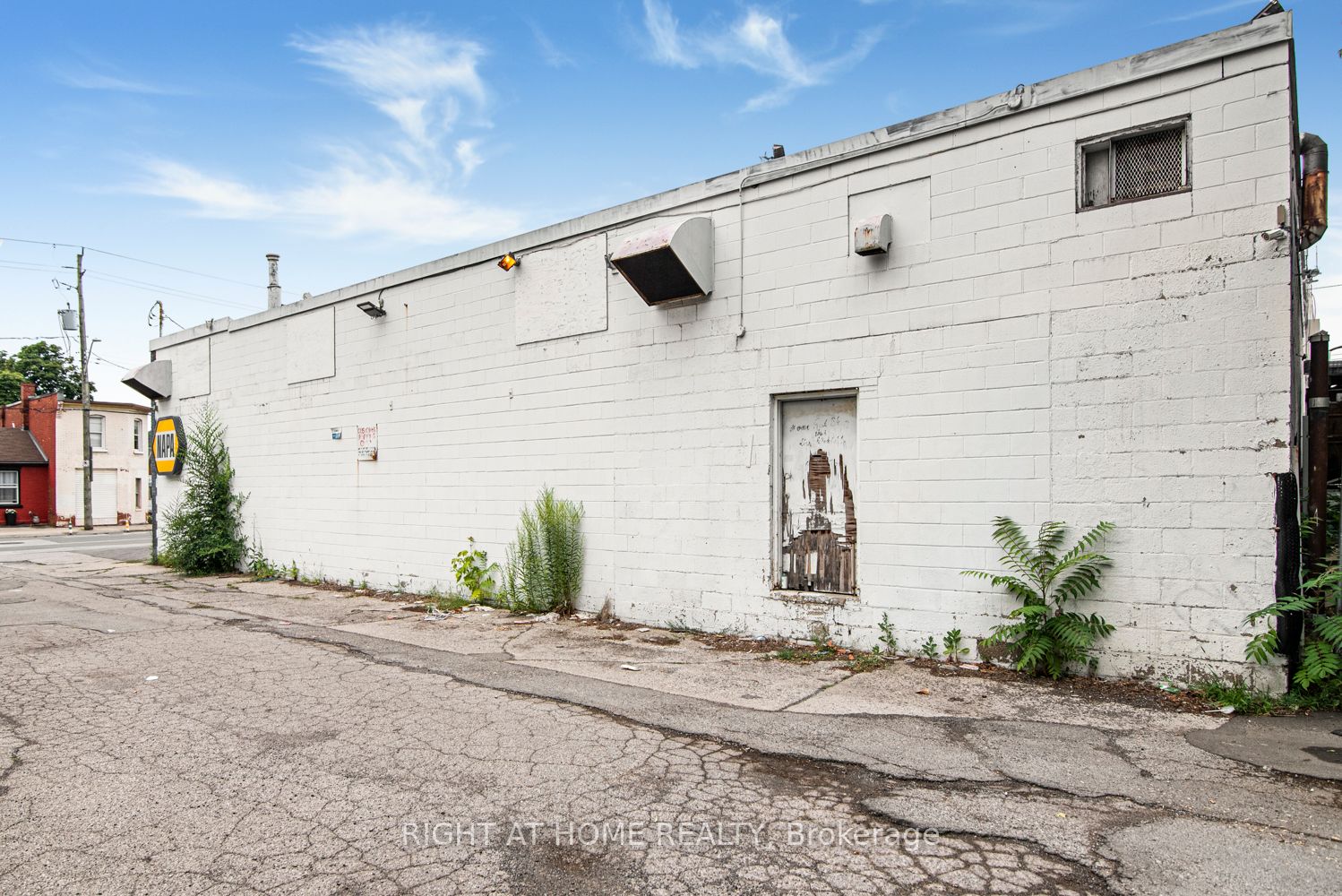 361 Cannon Street E Property Photo 8