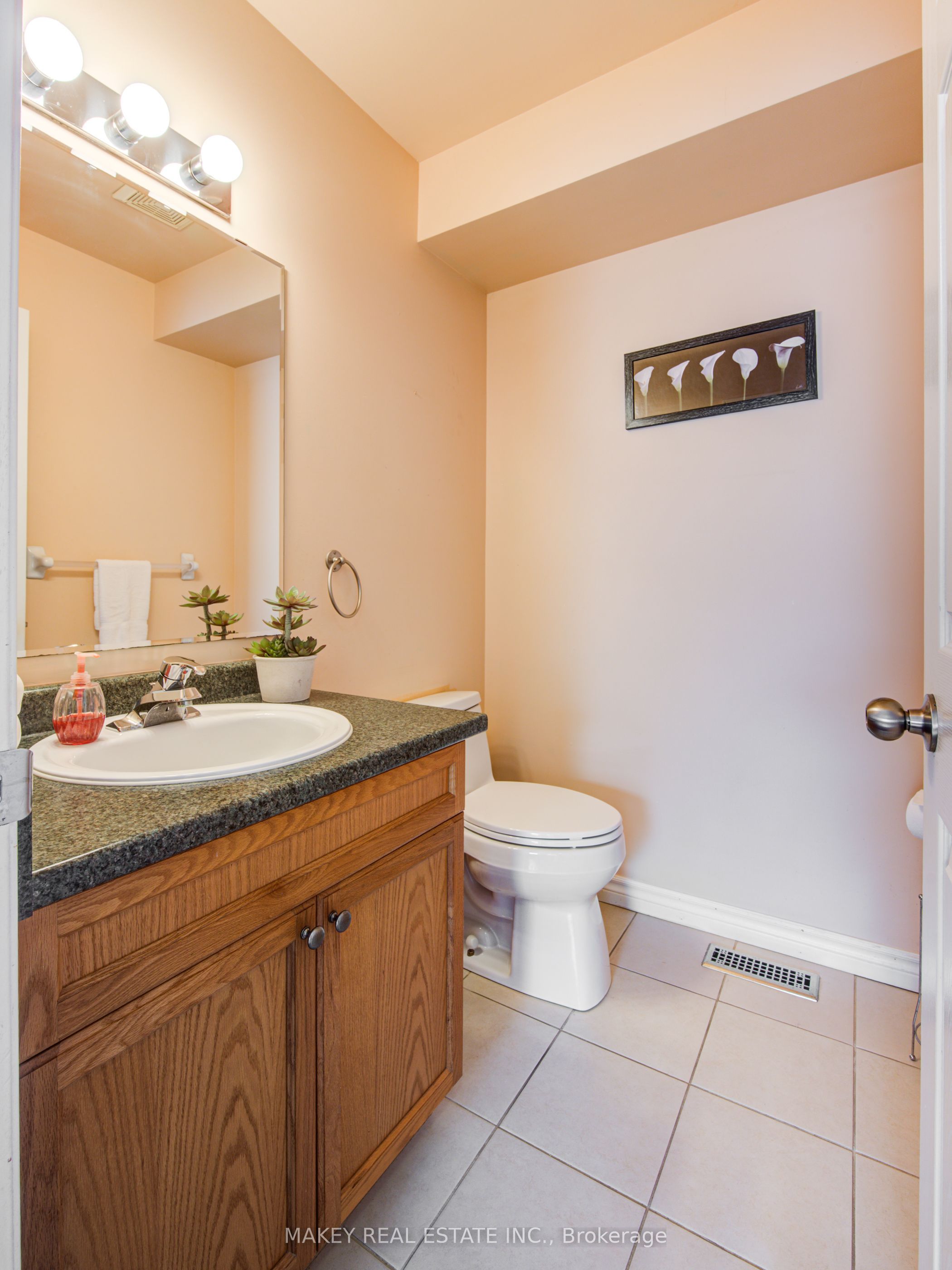 541 Alberta Avenue Property Photo 7