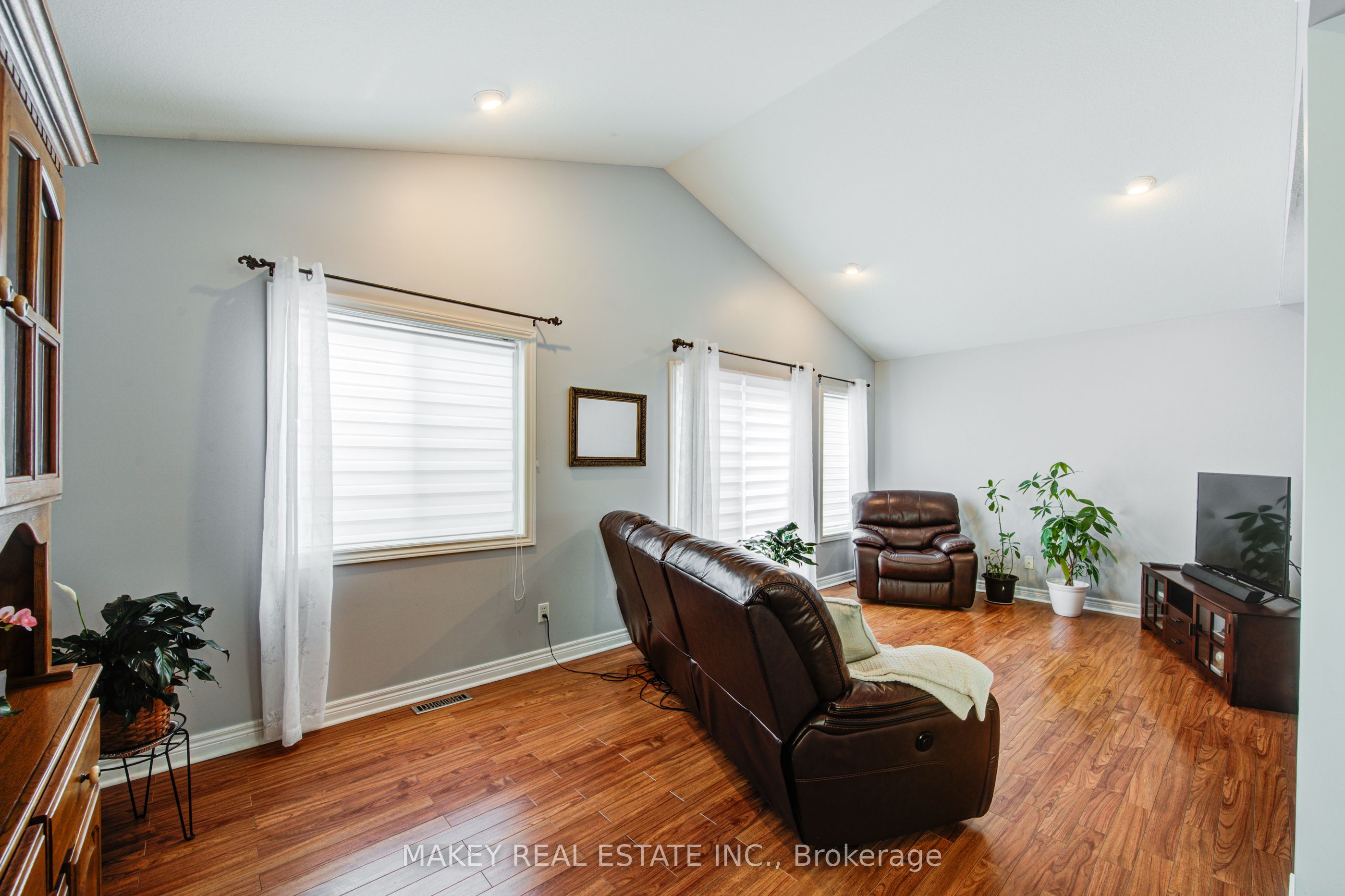 541 Alberta Avenue Property Photo 11