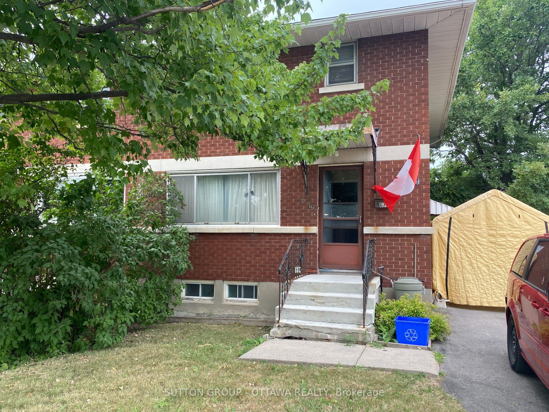 679 Smyth Road Property Photo 1