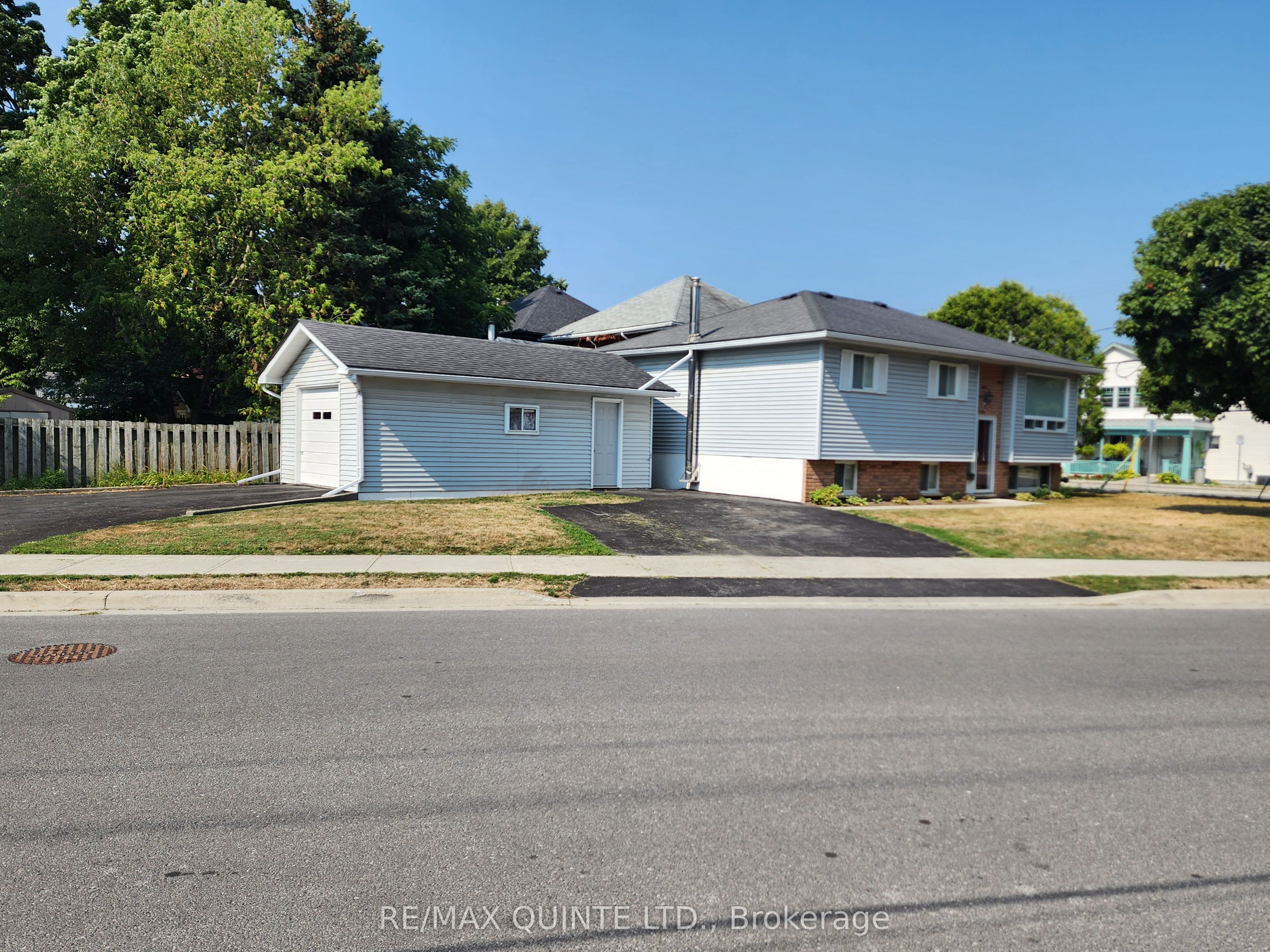 8 Park Street S Property Photo 1