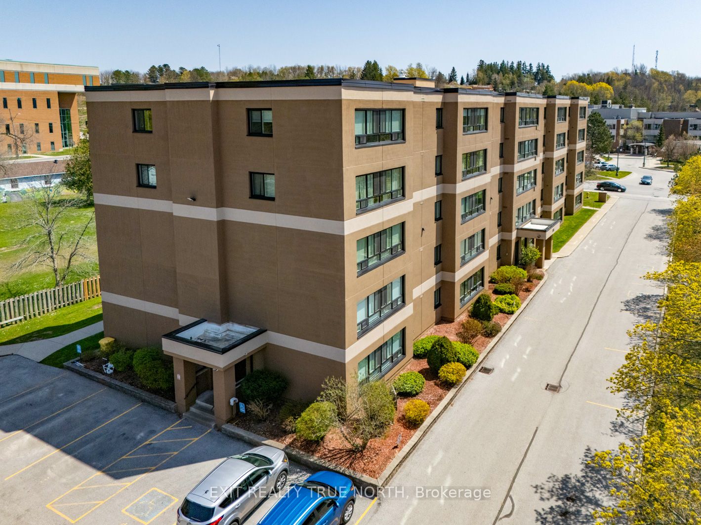 850 6th Street E 204 Property Photo 3