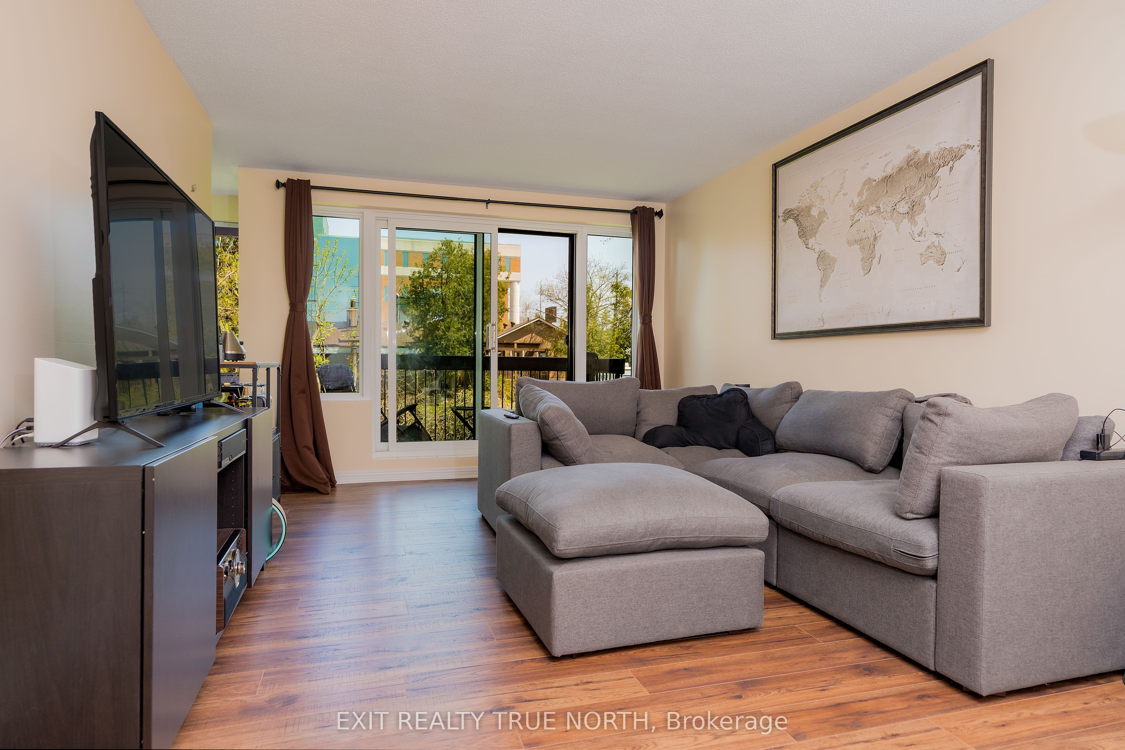 850 6th Street E 204 Property Photo 5