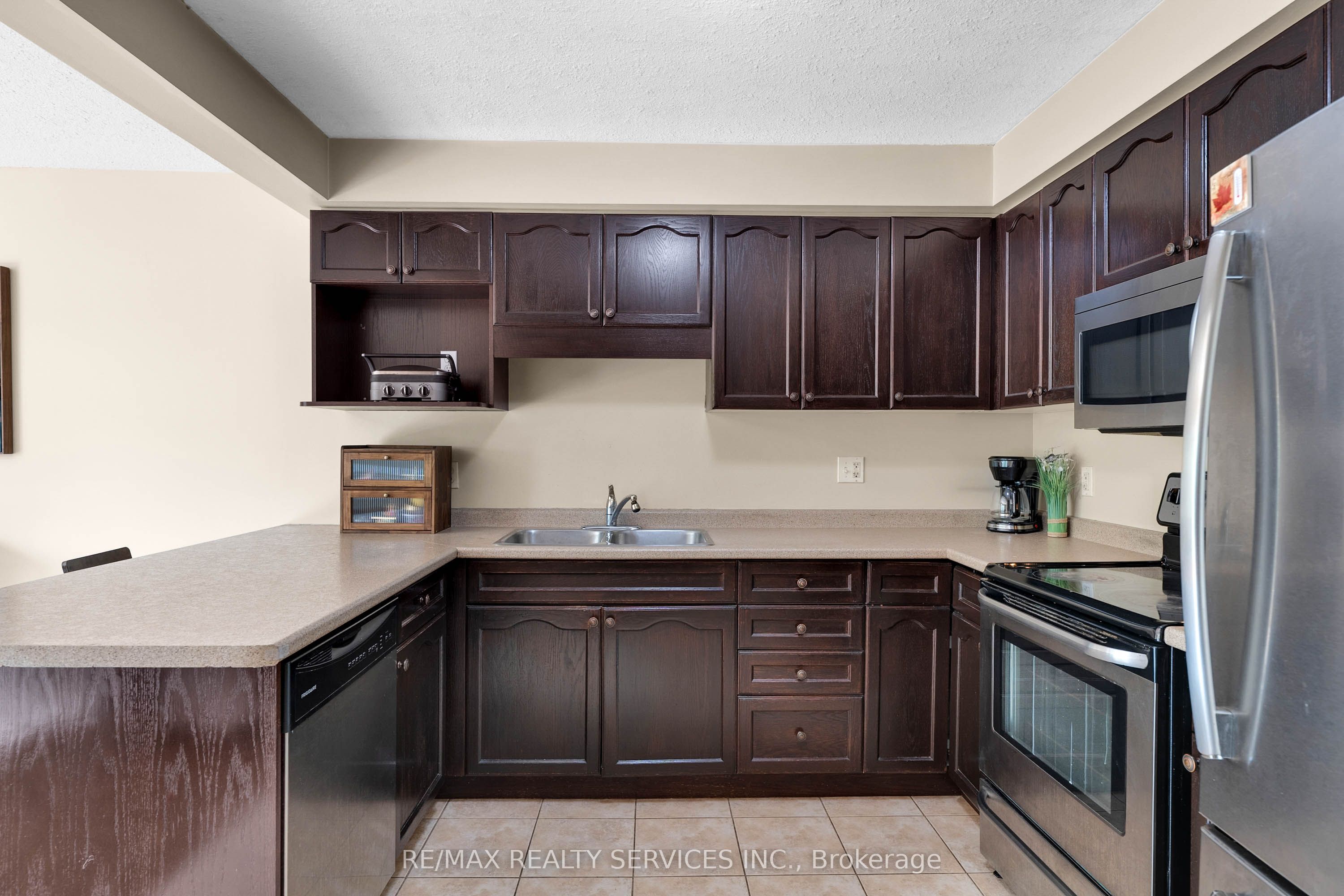 36 Fallowfield Drive Property Photo 15