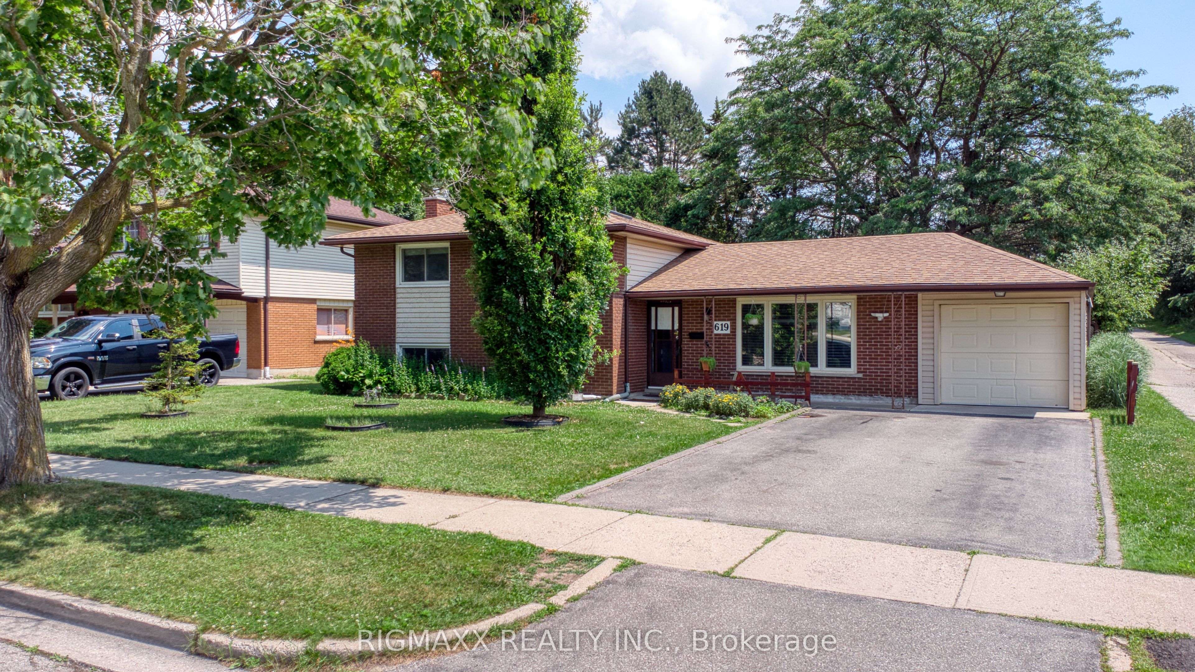 619 Forest Hill Drive Property Photo 1