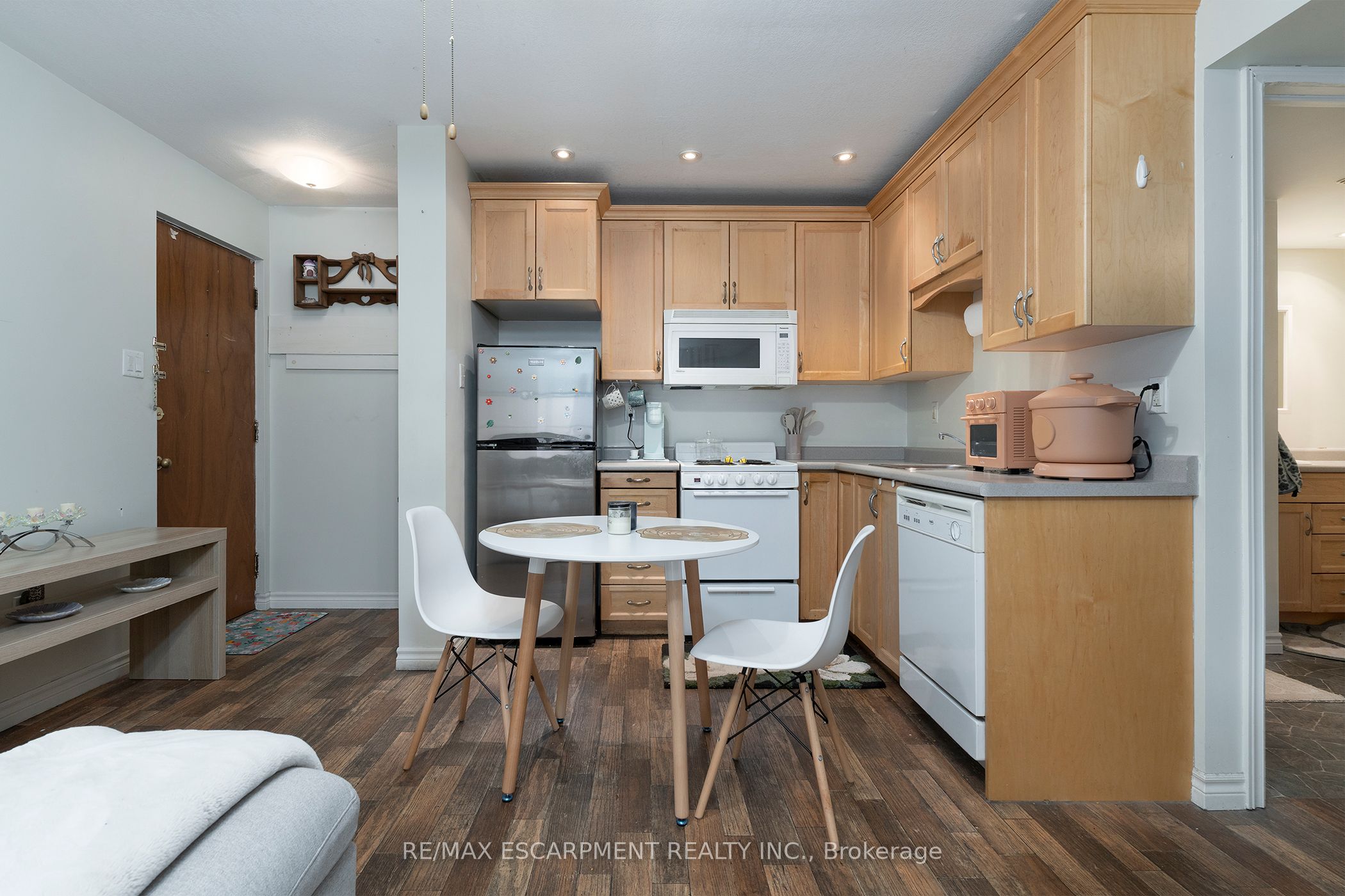 1759 King Street E 14 Property Photo 5