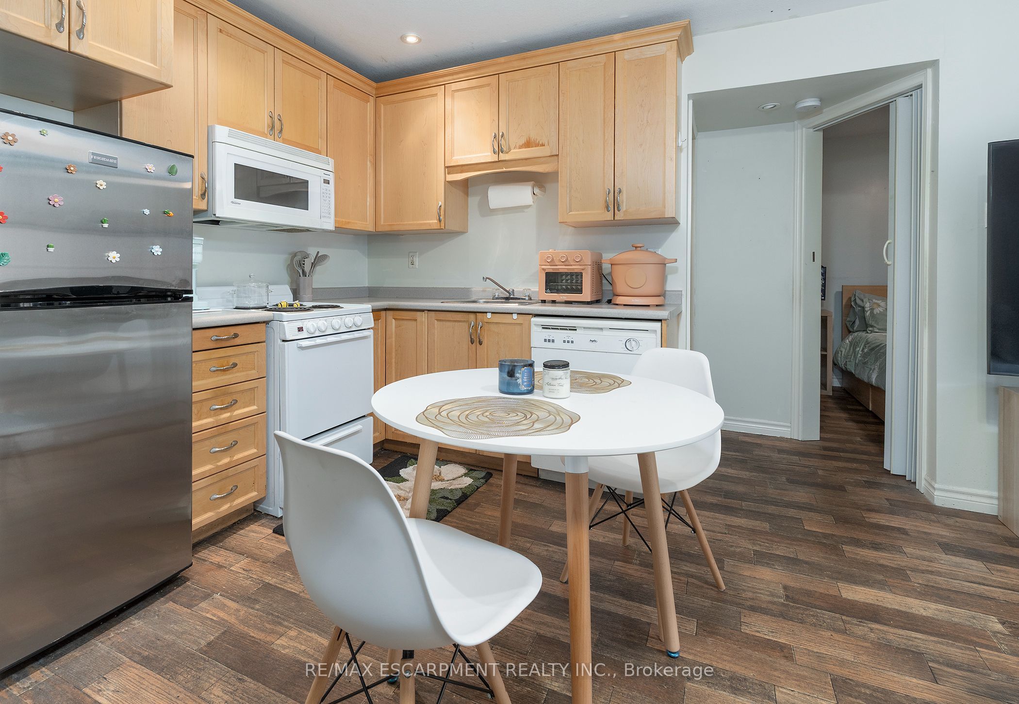 1759 King Street E 14 Property Photo 6