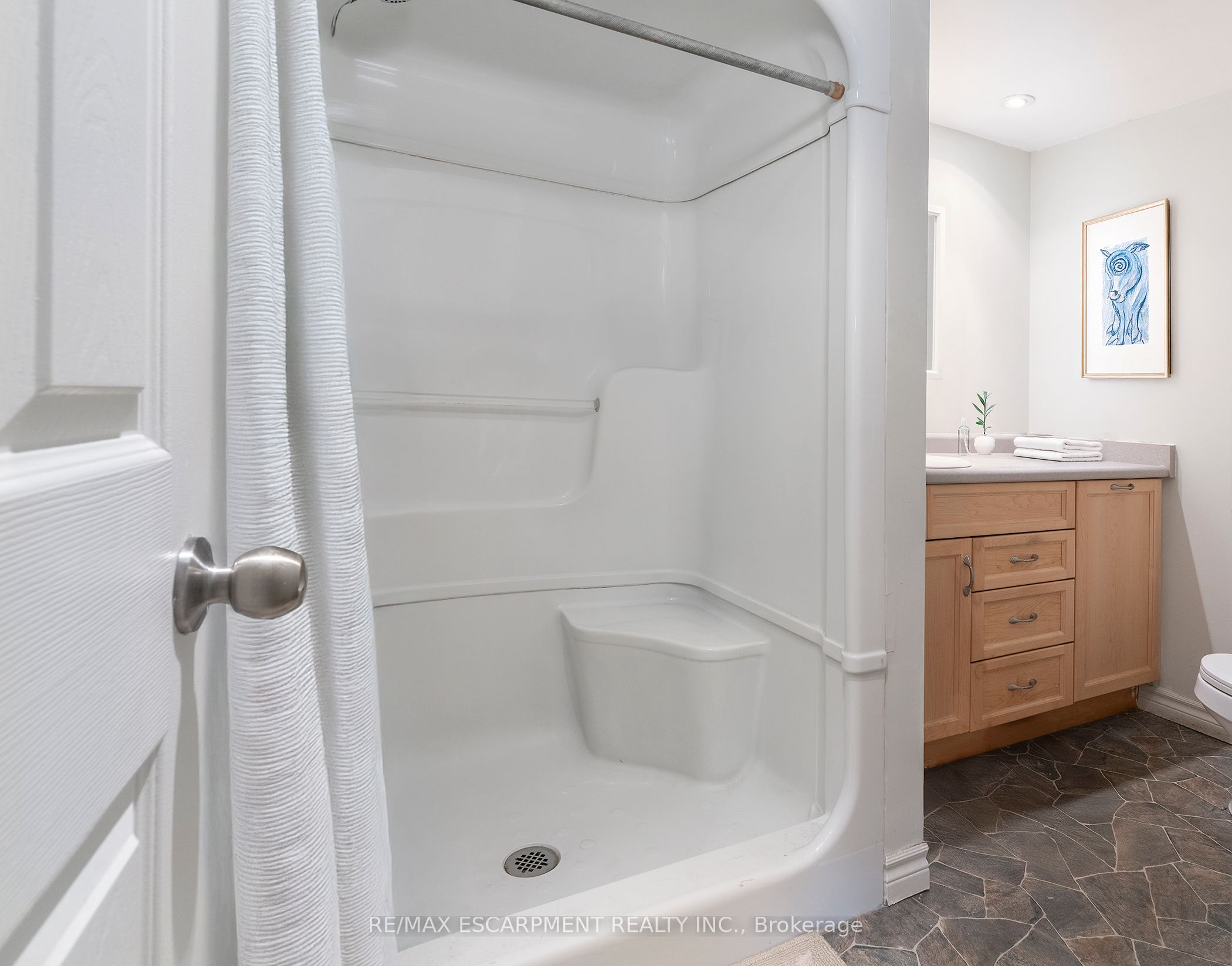 1759 King Street E 14 Property Photo 9