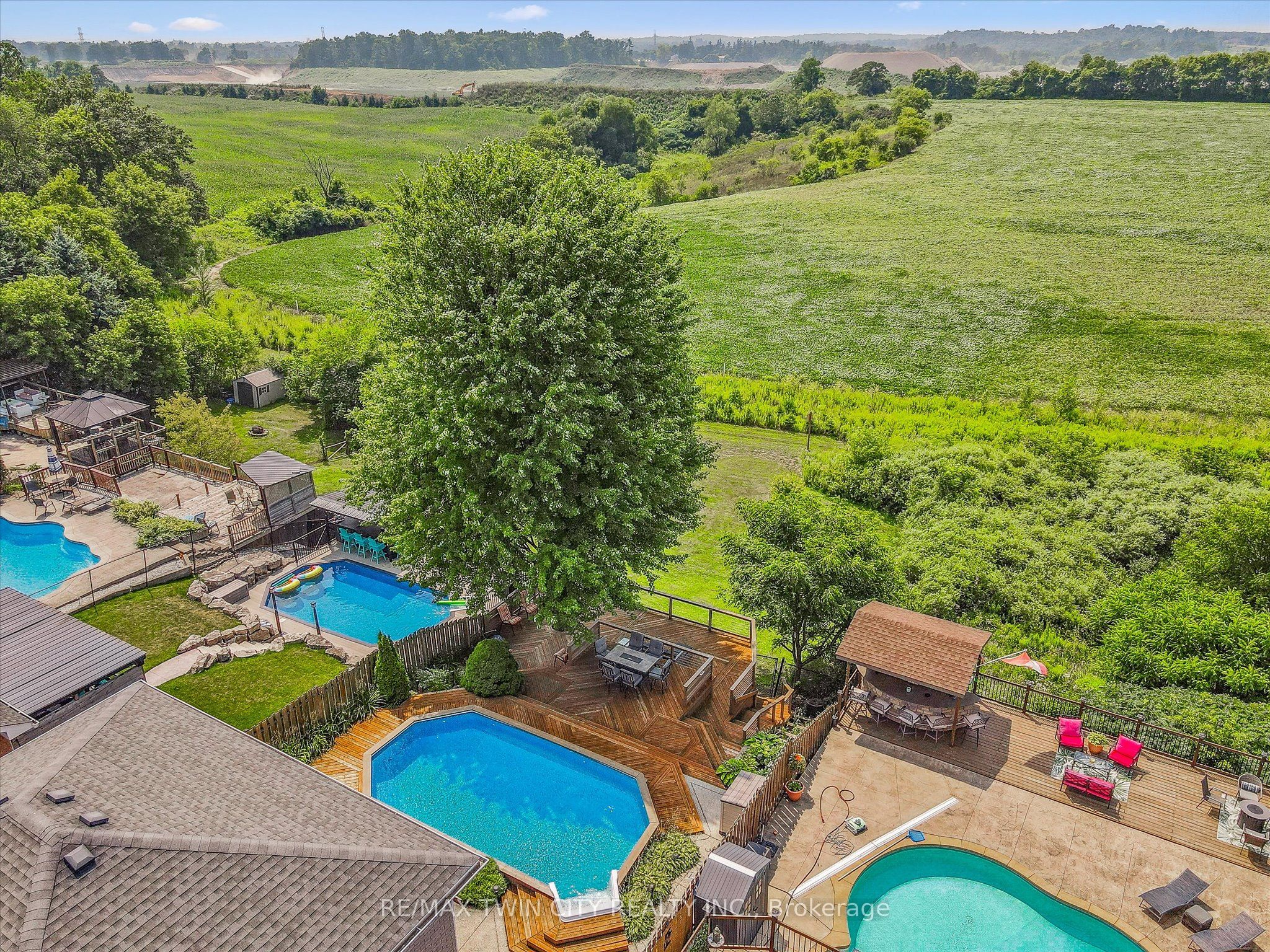 114 Delavan Drive Property Photo 7