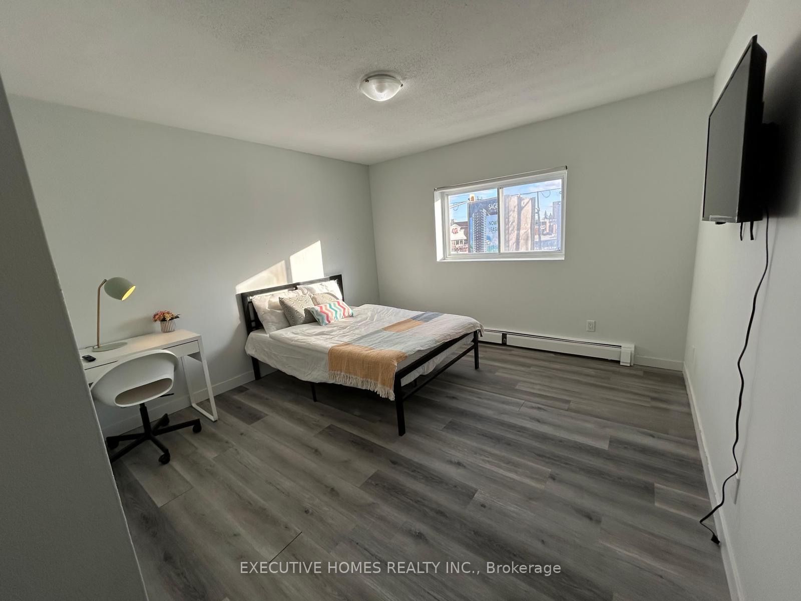 303 King Street N 6 Property Photo 1