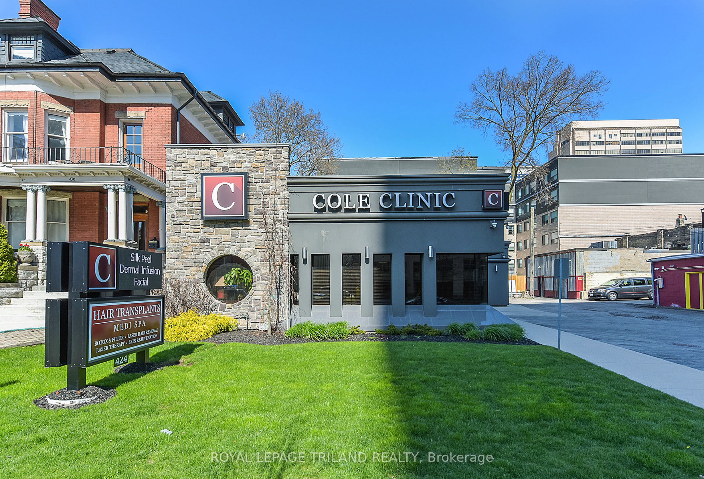 424 WATERLOO Street Property Photo 1