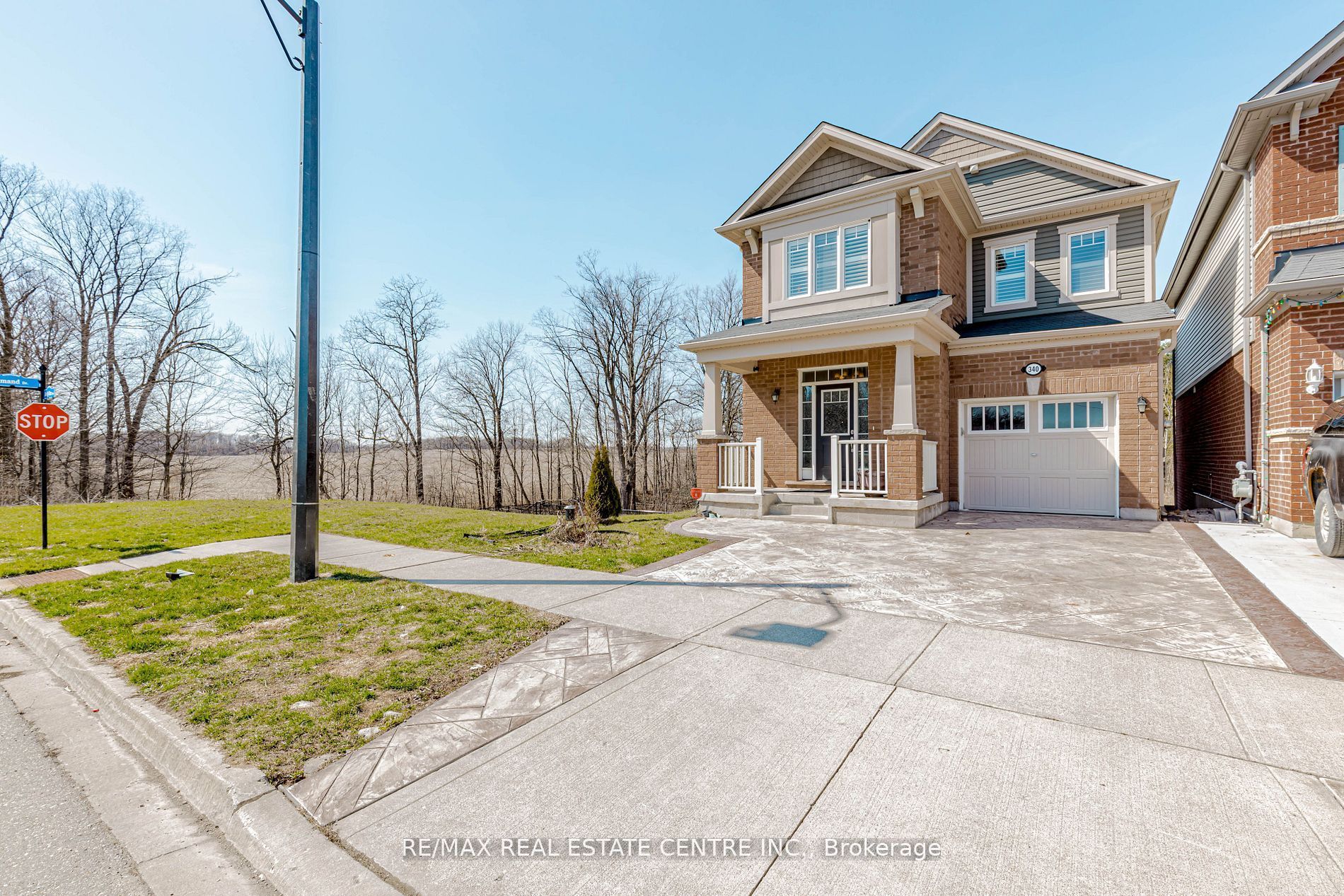 340 Shady Glen Crescent Property Photo 2