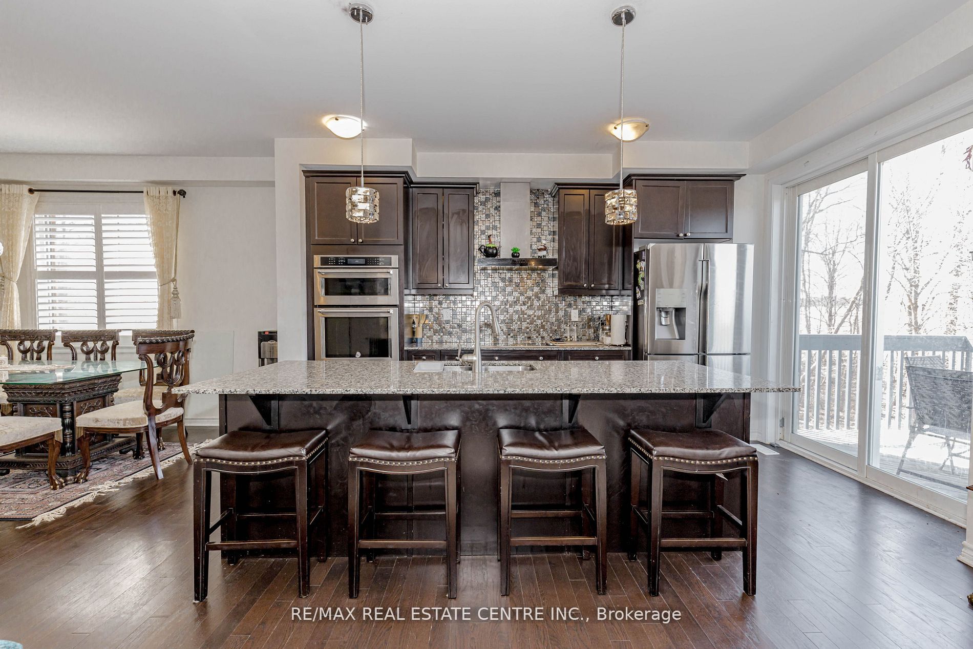 340 Shady Glen Crescent Property Photo 7