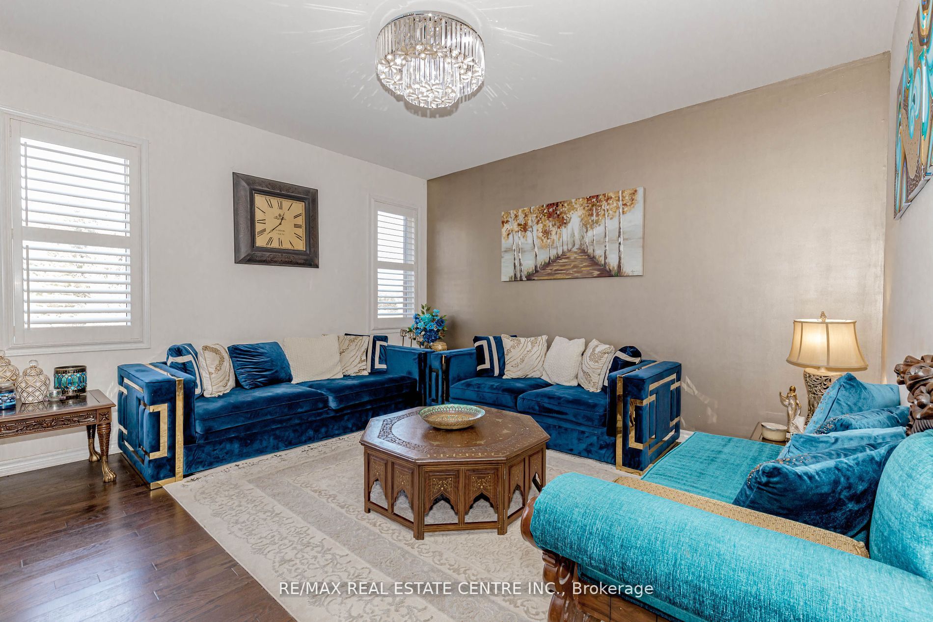 340 Shady Glen Crescent Property Photo 9