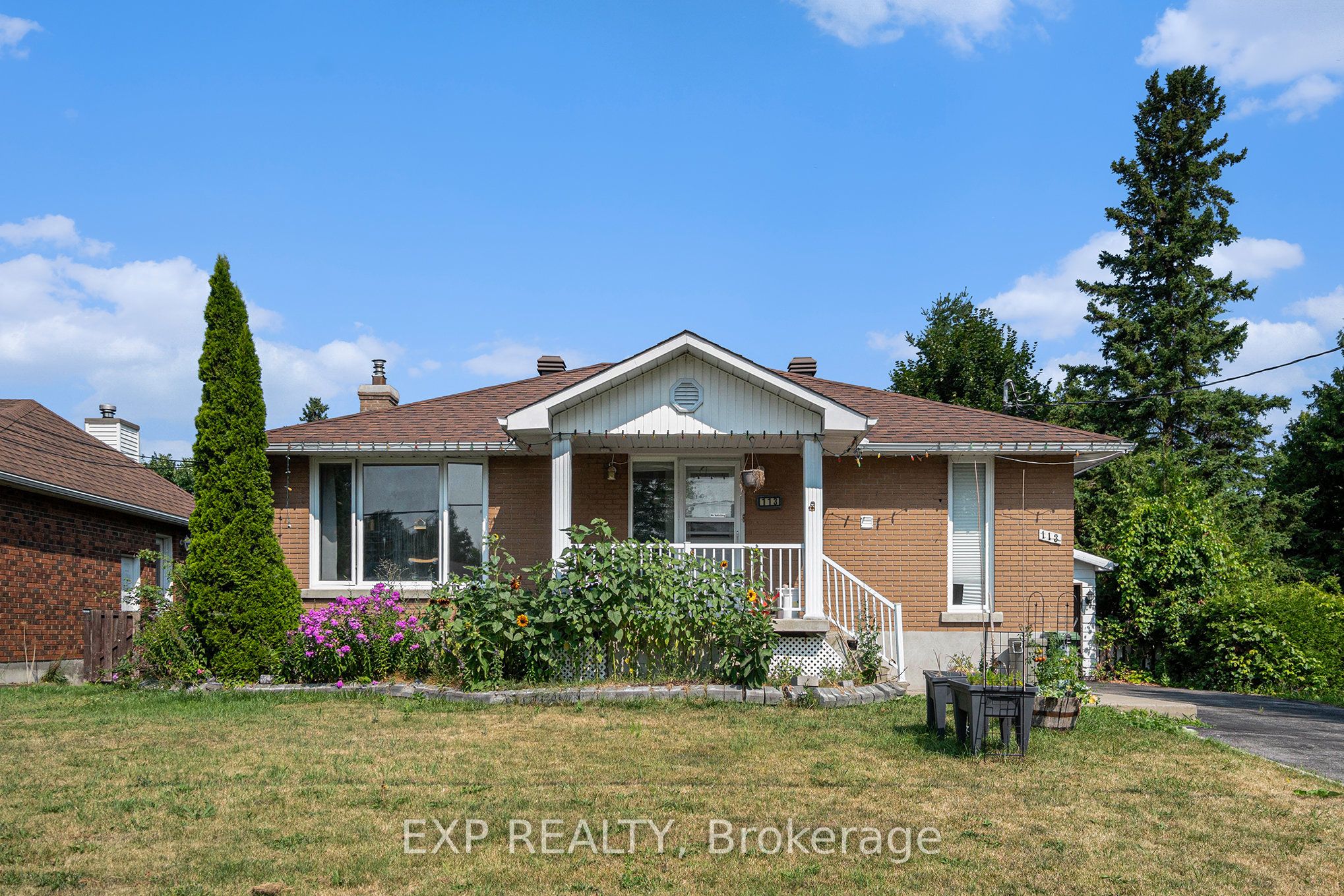 113 Ridgefield Crescent Property Photo 1