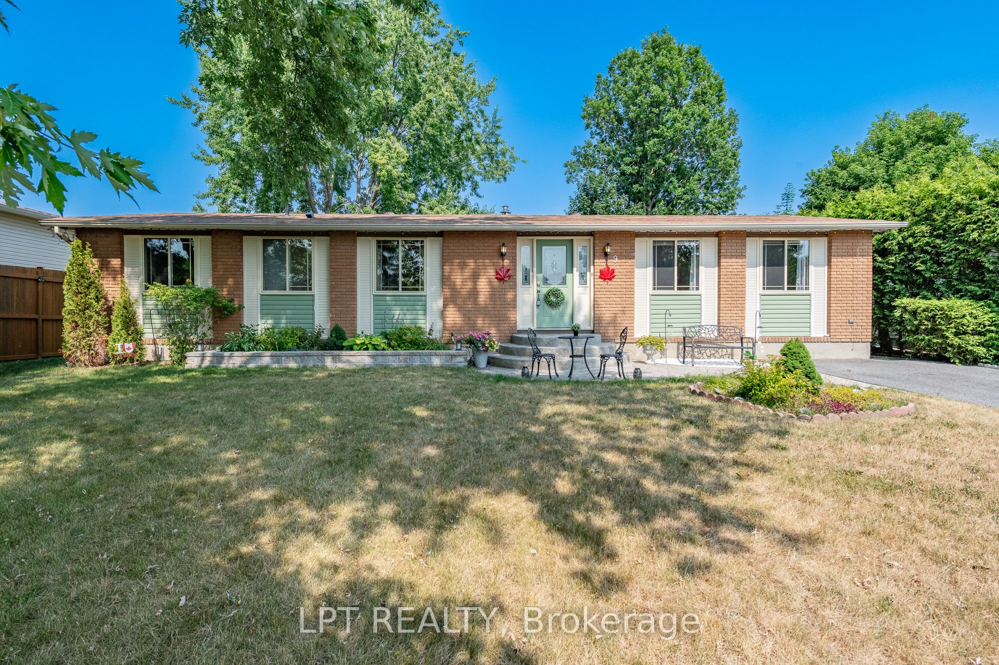 9 Dallaire Crescent Property Photo 1