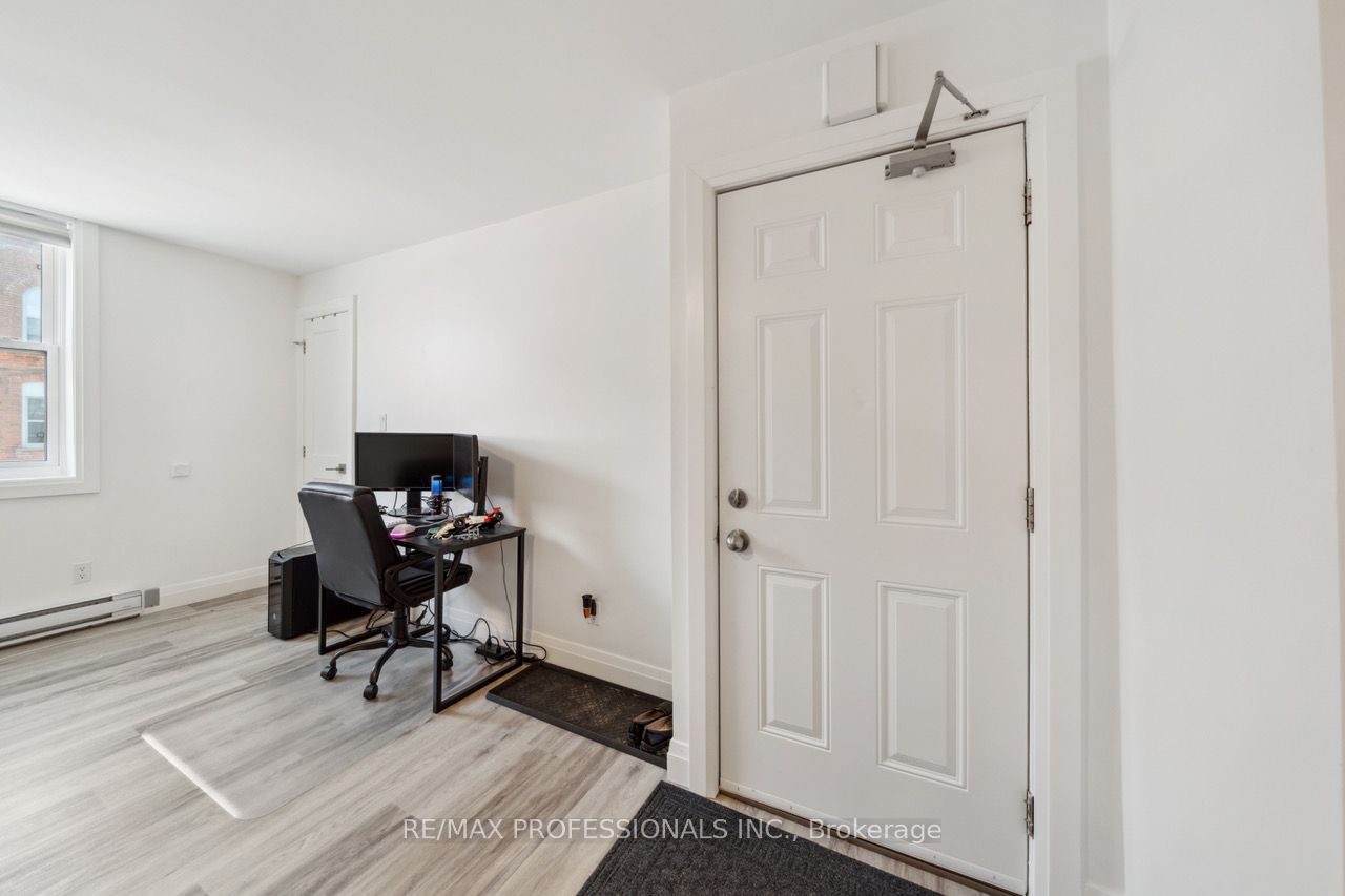 14 Manitoba St Property Photo 1
