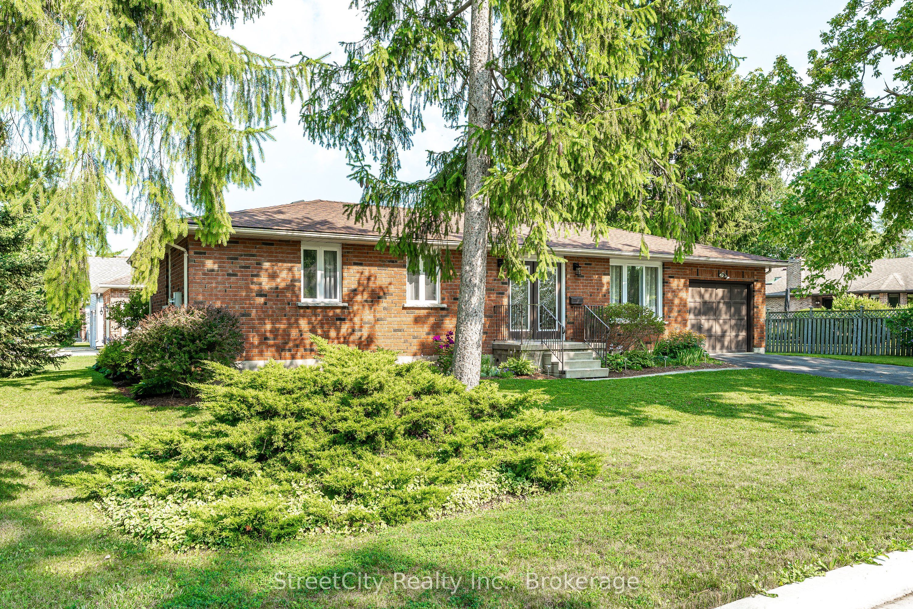 31 Cobourg St Property Photo 1