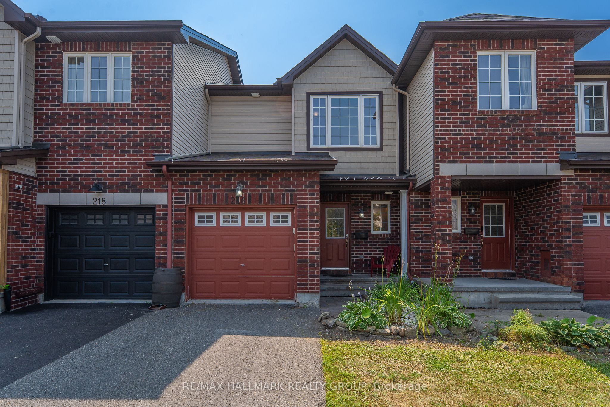216 Rolling Meadow Crescent Property Photo 1