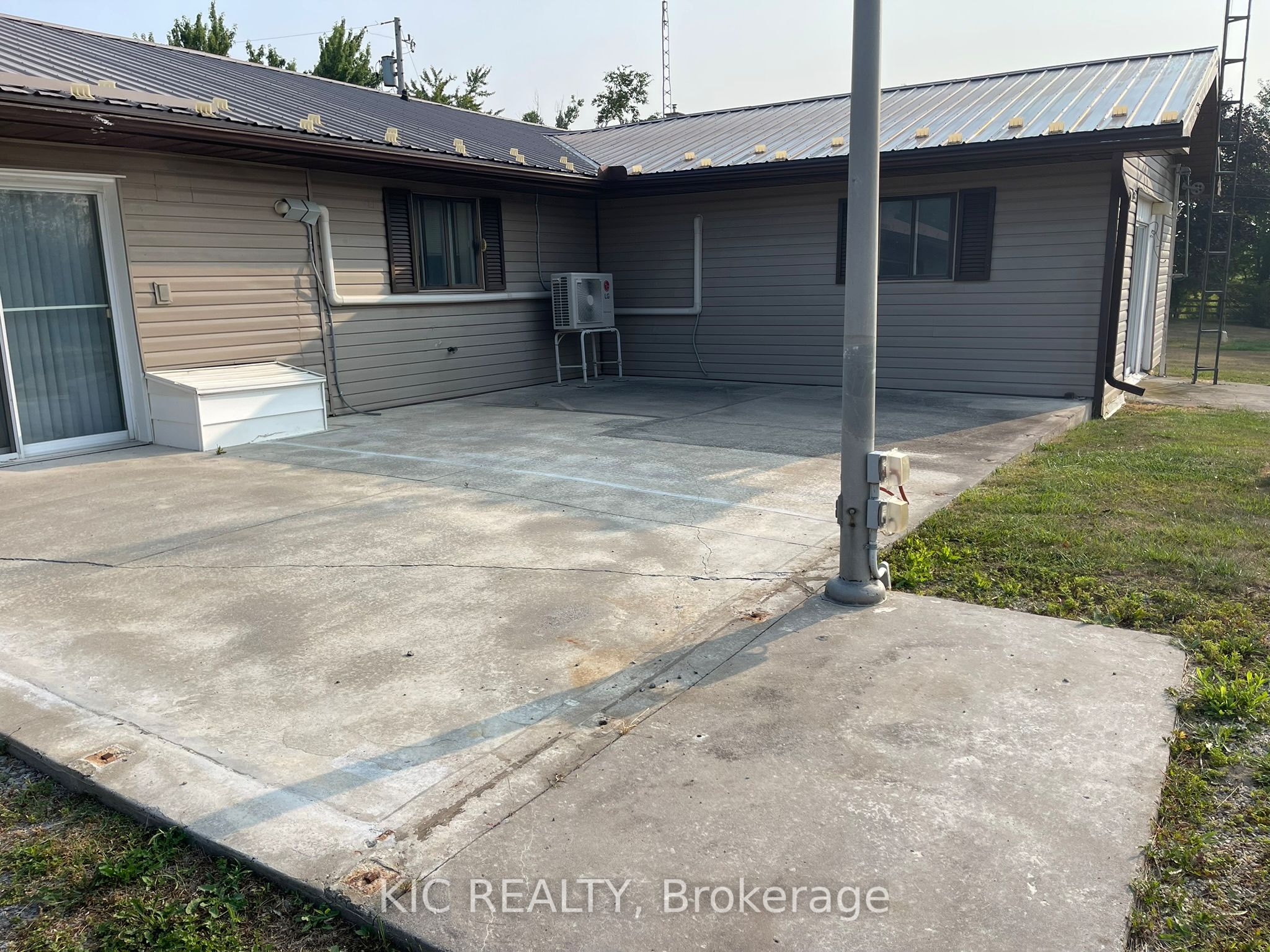 2183 Asphodel 5 Line Property Photo 14