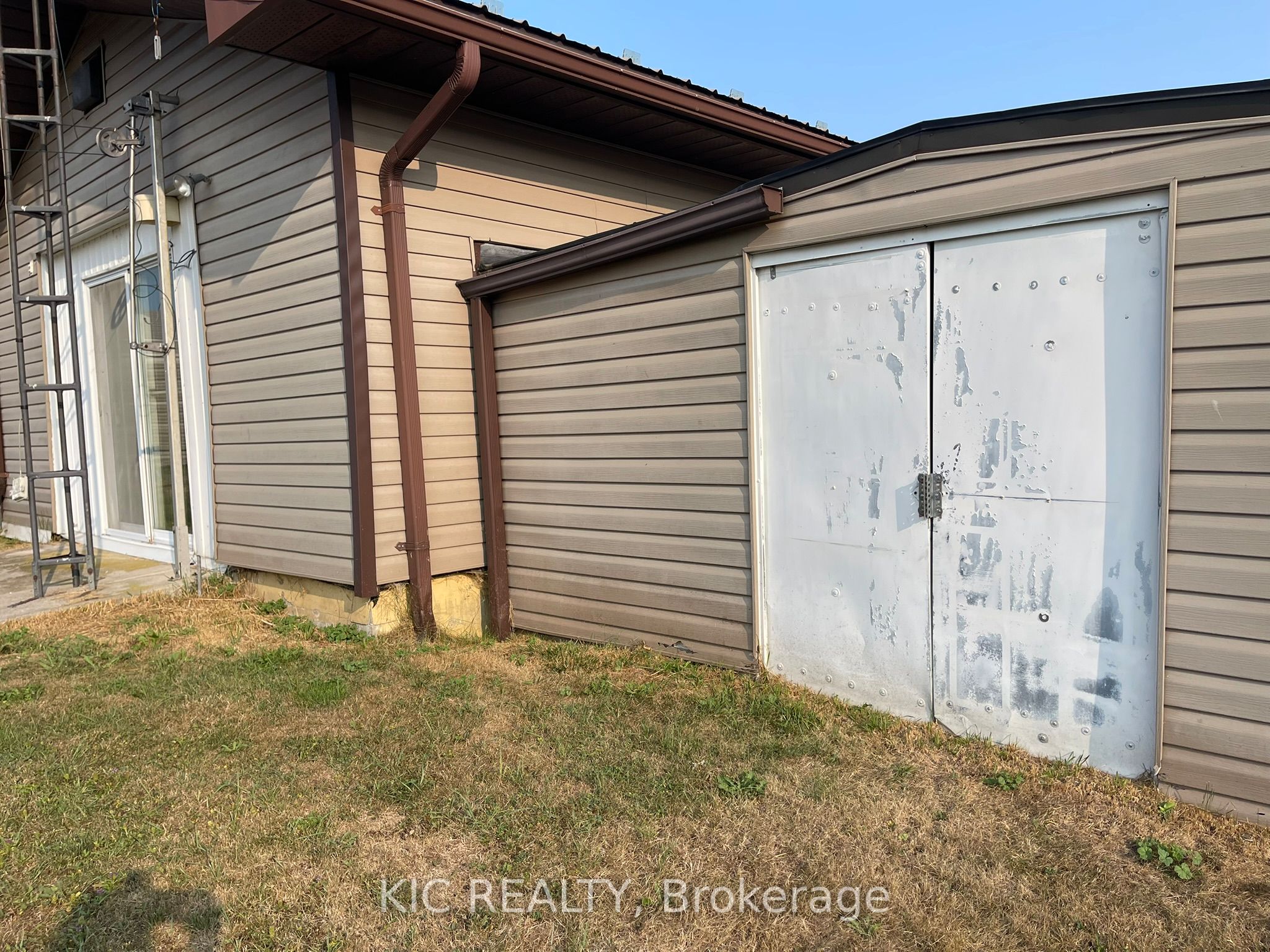 2183 Asphodel 5 Line Property Photo 35