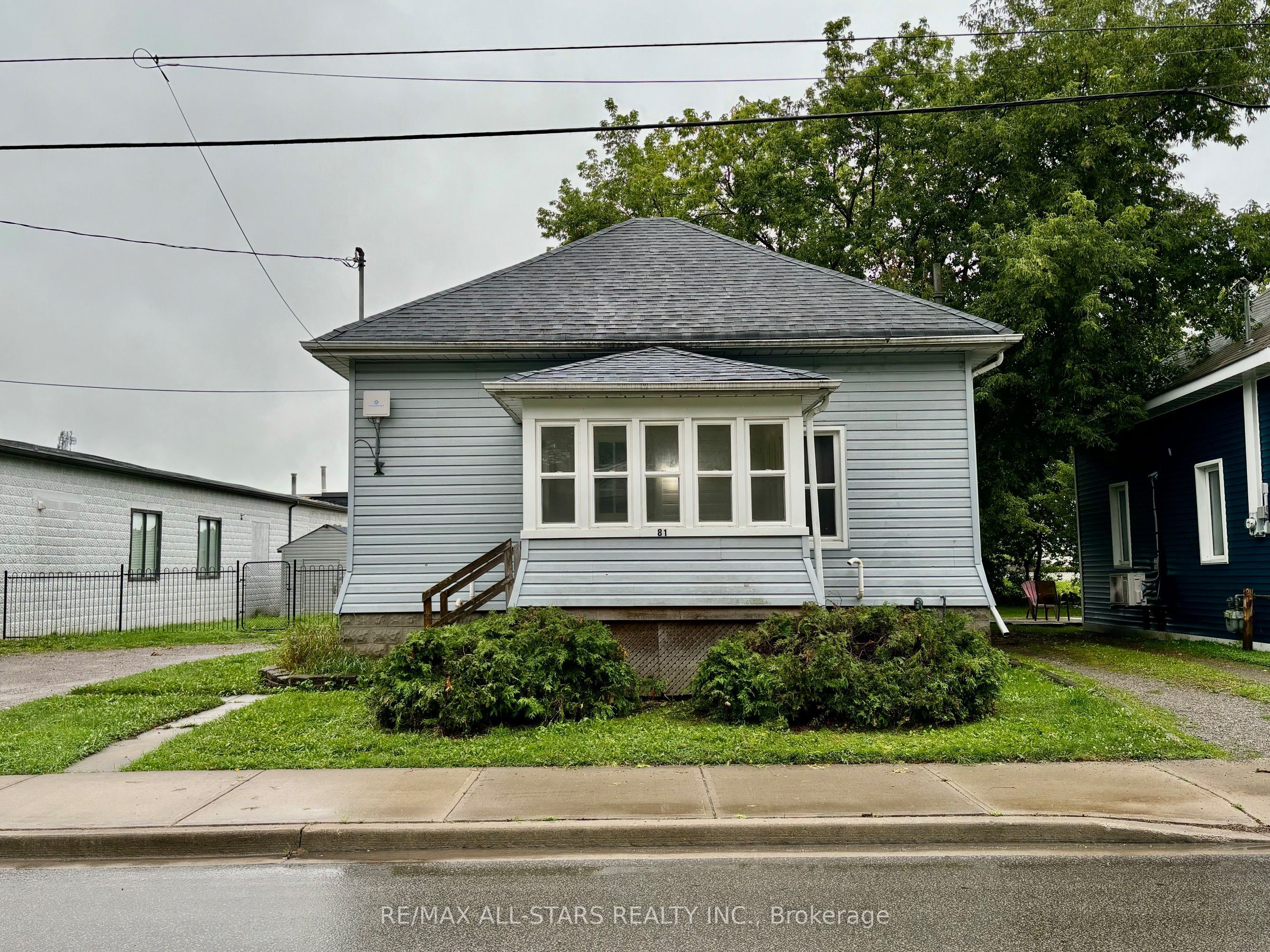 81 Durham Street W Property Photo 1