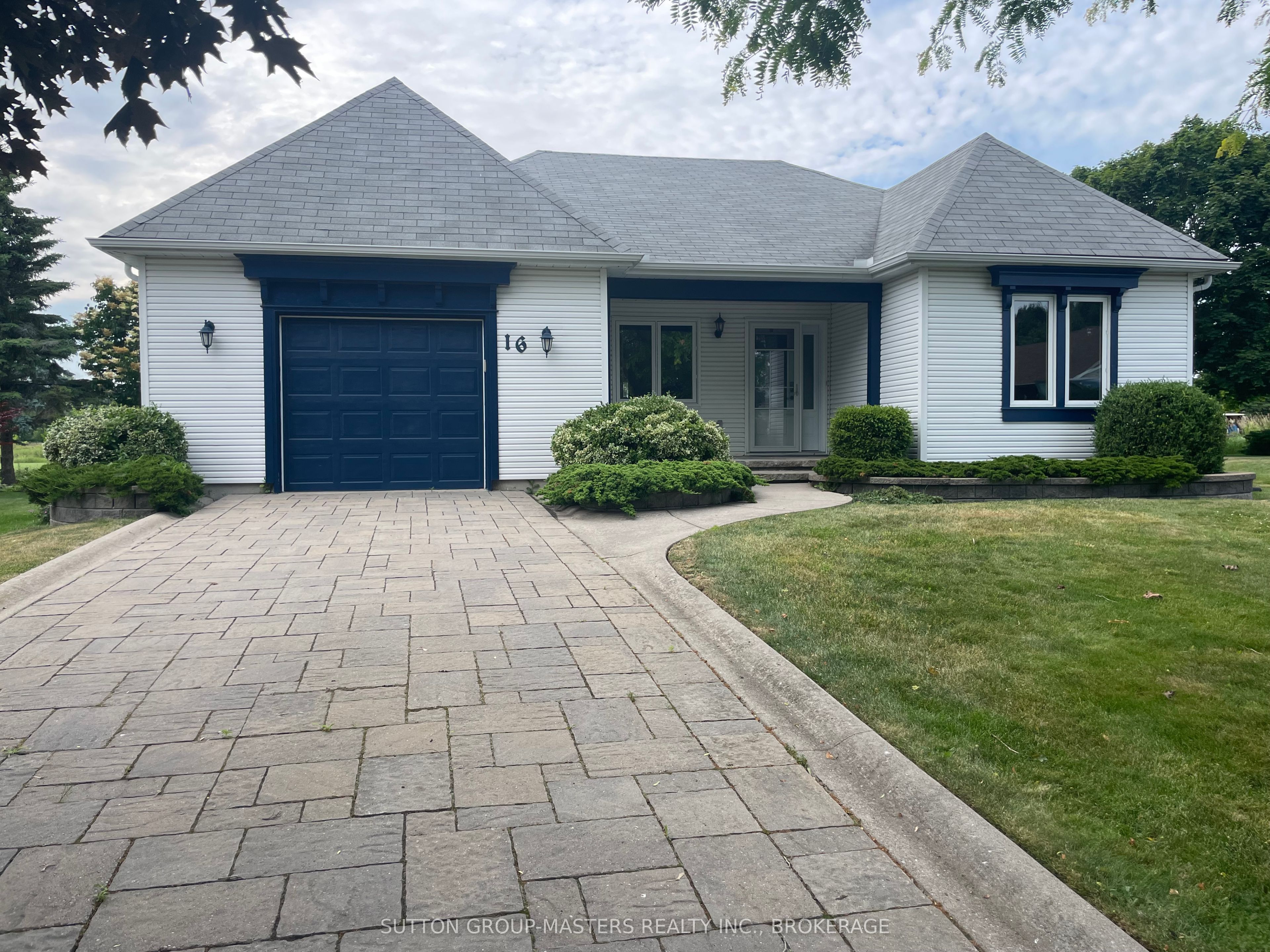 16 King's Court Property Photo 1