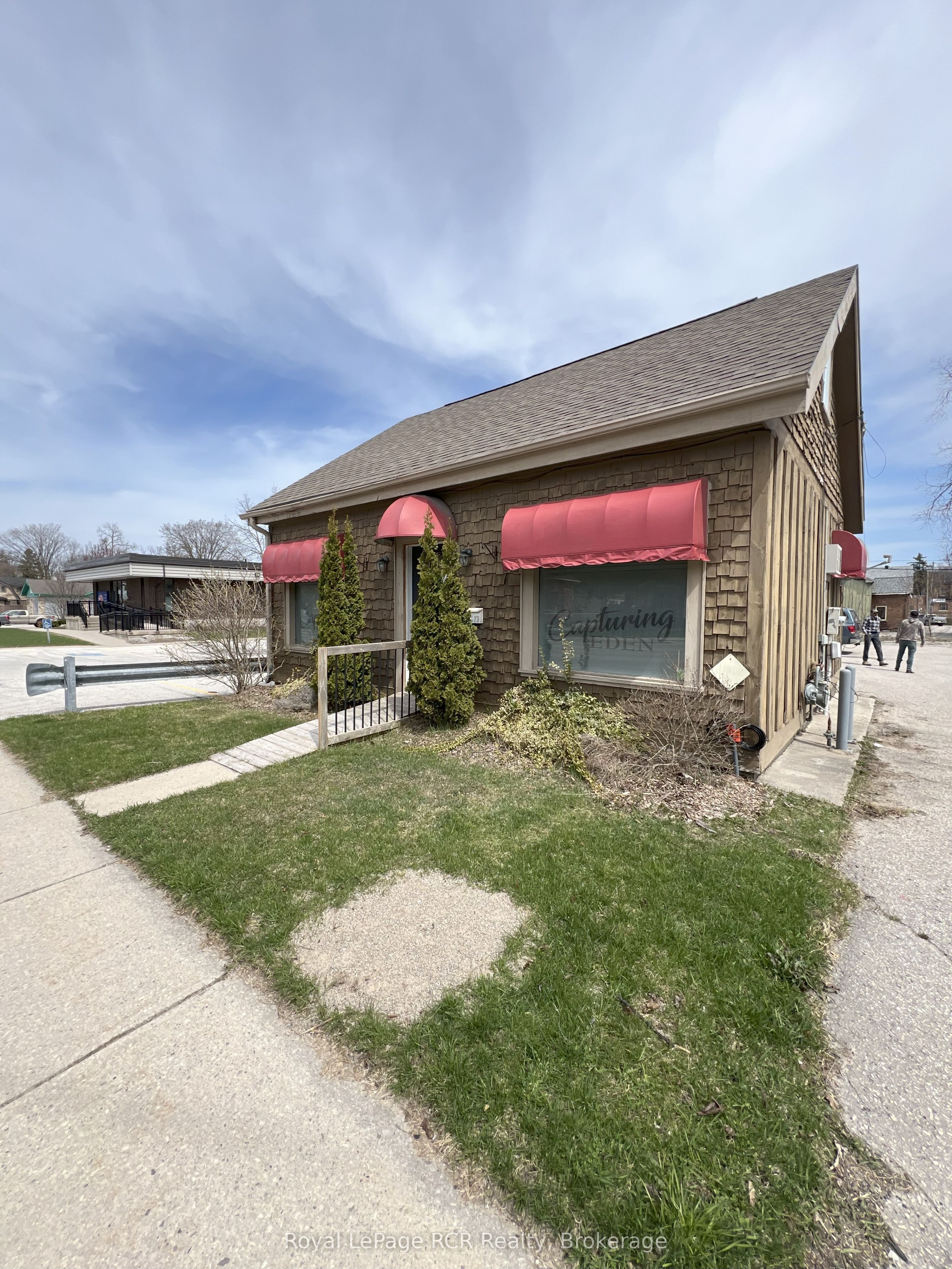 973 2nd Ave W Property Photo 1