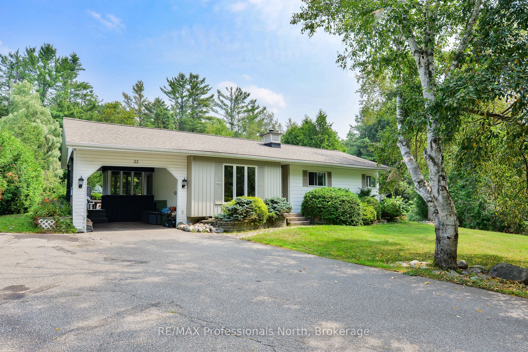 33 Woodchester Ave Property Photo 1