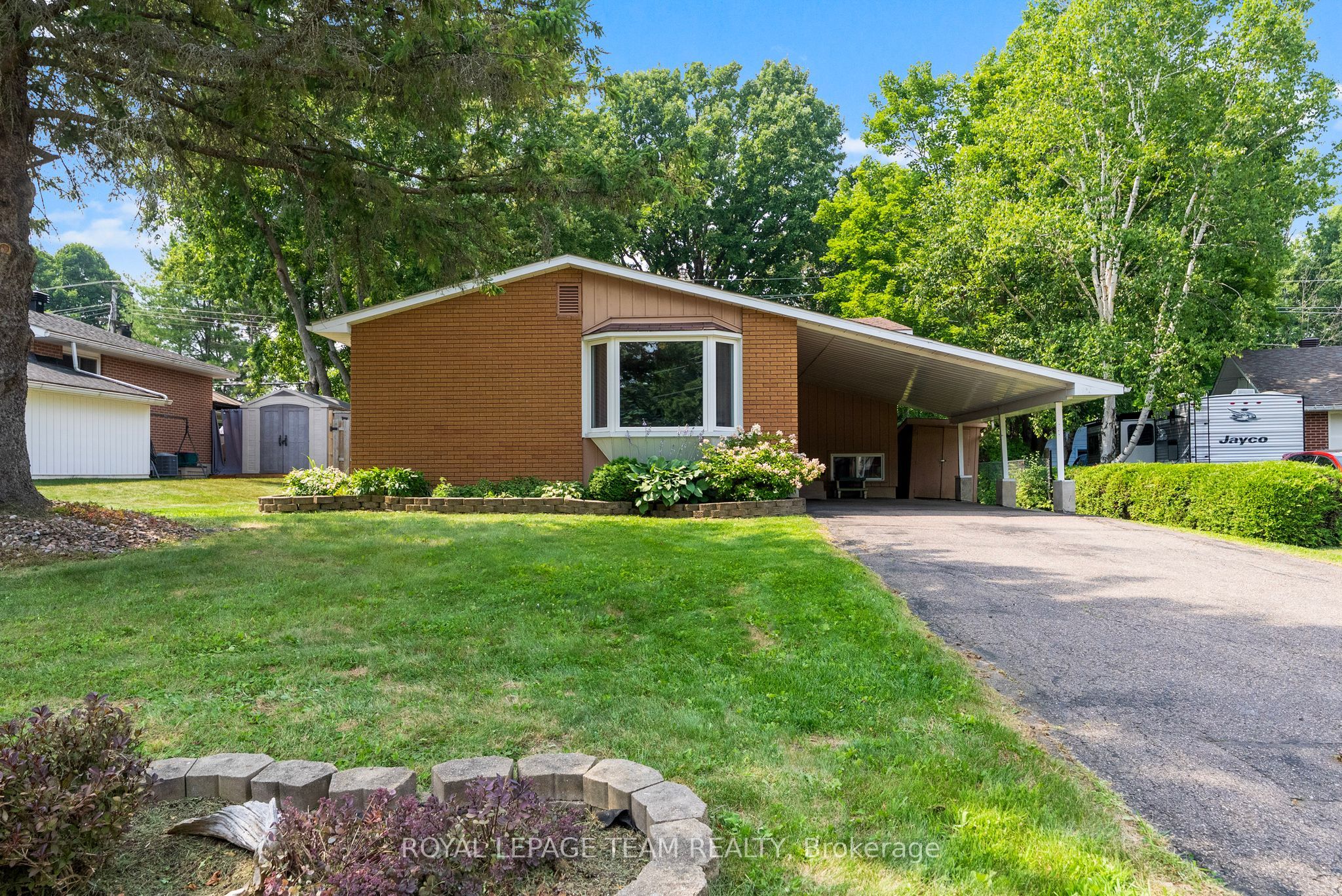 132 Pine Ave Property Photo 1